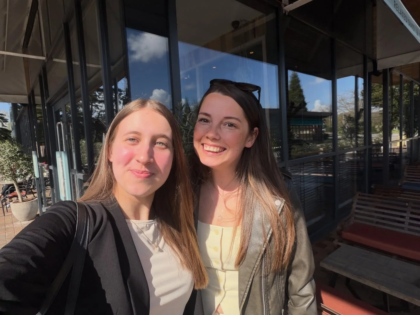Is it worth sending that simple &ldquo;hello&rdquo; or &ldquo;love what you&rsquo;re doing&rdquo; DM on Instagram&hellip; even if you don&rsquo;t know the person?

YES. It really is! 🙌

On Monday, I had the absolute pleasure of finally meeting Sinea