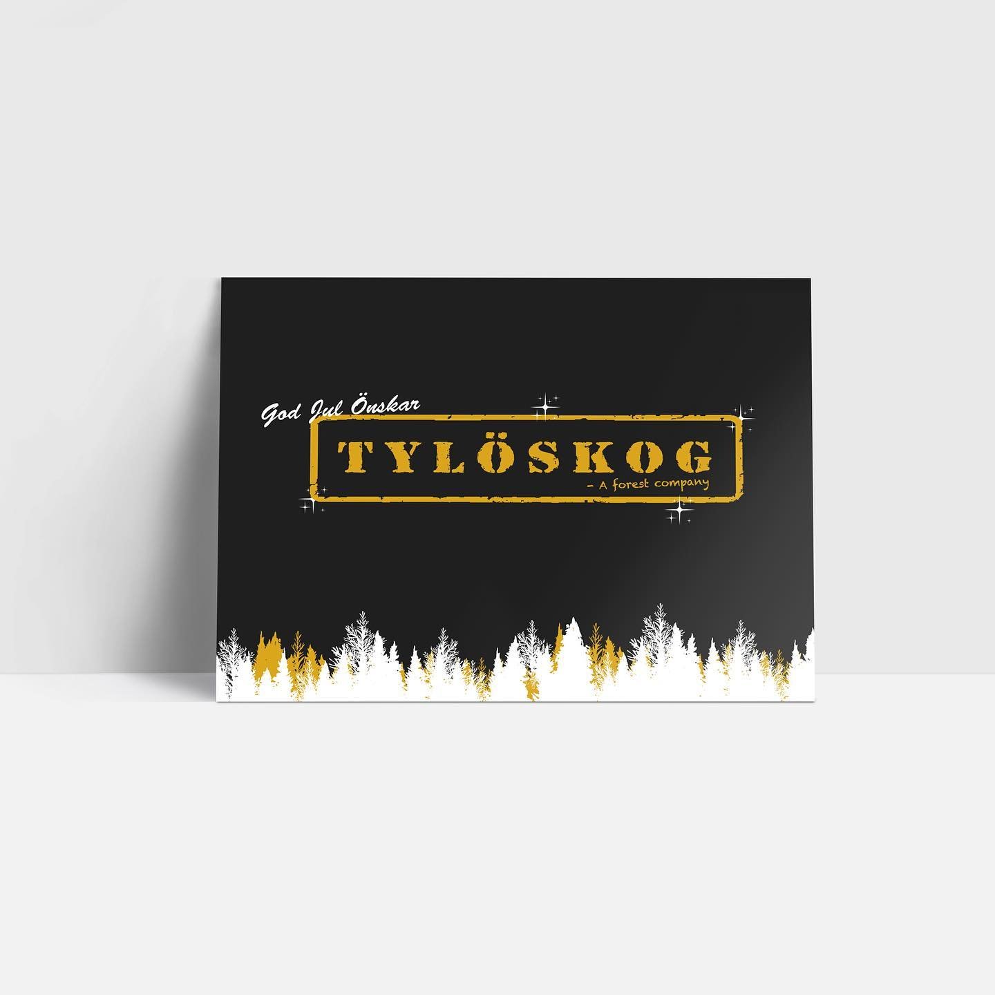 Tackar f&ouml;r f&ouml;rtroendet Tyl&ouml;skog! 

F&ouml;rra &aring;ret tog vi fram design p&aring; och levererade ett g&auml;ng julkort till Tyl&ouml;skog, likas&aring; detta &aring;ret. 

Tack f&ouml;r ert fortsatta f&ouml;rtroende. 

Det &auml;r s