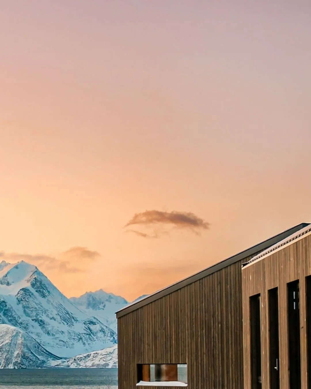 Tucked away in the Lyngen Alpes, The newly opened&nbsp;Lodge Havnnes&nbsp;is where Nordic minimalism gets a wilderness upgrade.

Designed by&nbsp;Odd Thommesen and built entirely with Norwegian craft &mdash; natural stone from&nbsp;Alta, slate from&n
