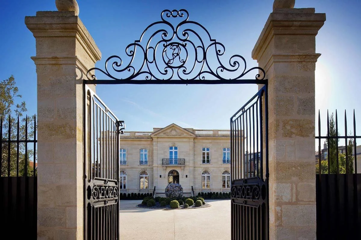 la-grande-maison-de-bernard-magrez-bordeaux-1.jpg