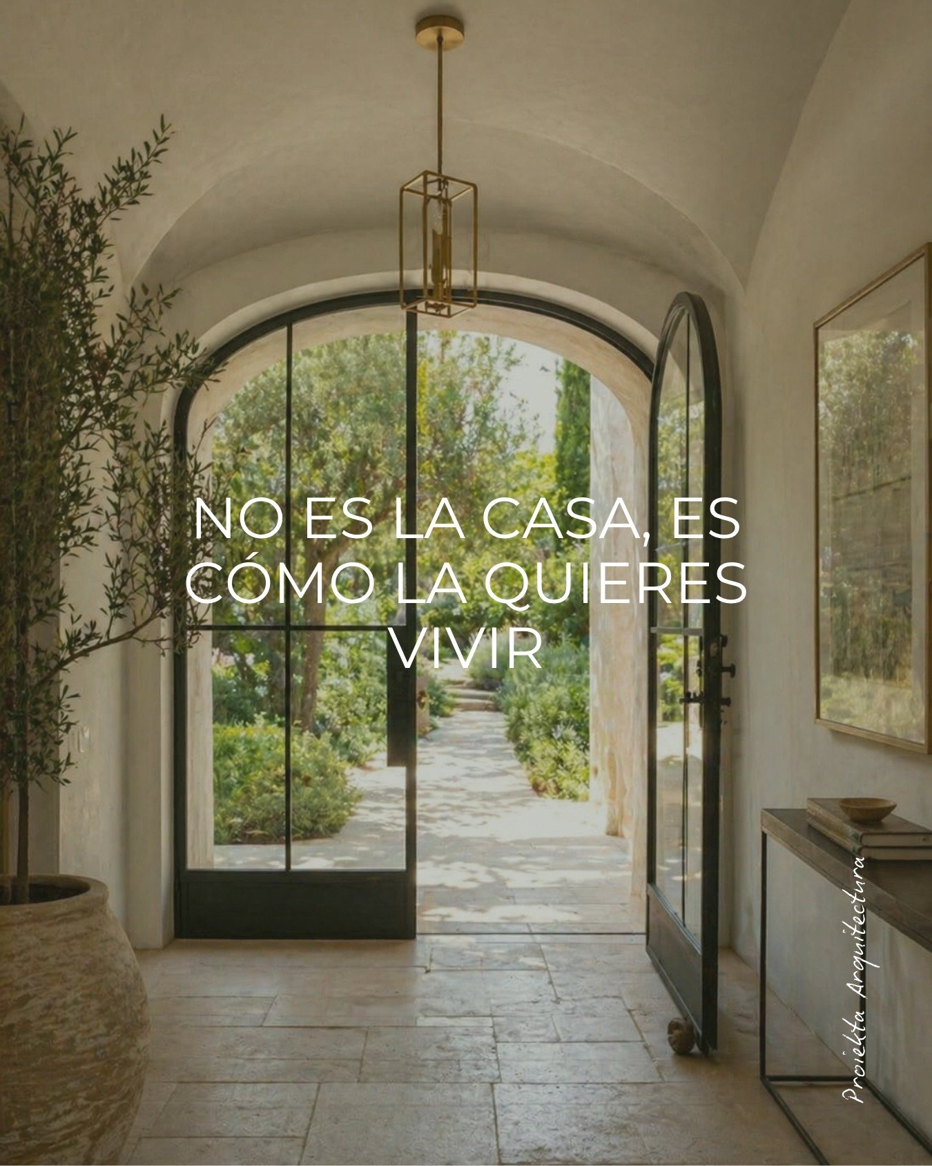 La mayor&iacute;a de gente empieza pensando en una casa.

Metros.
Distribuci&oacute;n.
Materiales.

Pero en realidad, no va de eso. Va de c&oacute;mo quieres vivir.

De levantarte con luz natural.
De tener calma.
De sentir que tu casa encaja contigo 