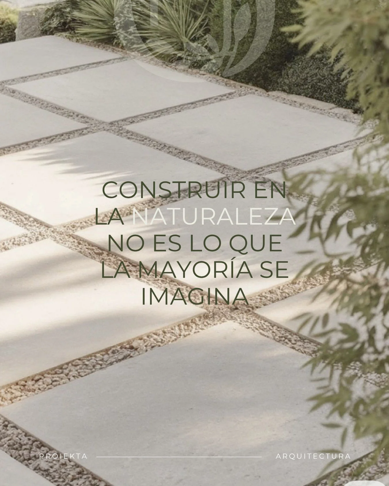 Construir una casa en un entorno natural es una de las decisiones m&aacute;s bonitas que puede tomar una familia. Tambi&eacute;n una de las m&aacute;s complejas si no se afronta con el orden correcto.
No se trata solo de dise&ntilde;o. Se trata de en