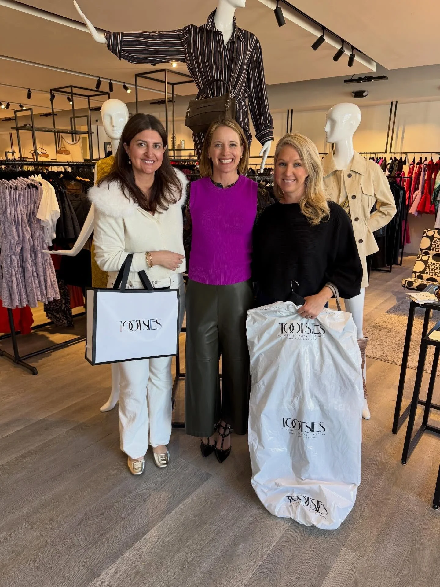 What a fabulous morning of shopping with a purpose!! Thank you to everyone who came out to Tootsies in Buckhead to make this event such a huge success. And even more special with a visit from @alc_ltd  HUGE thanks to Bloom Member Joanne Bryant, @simp