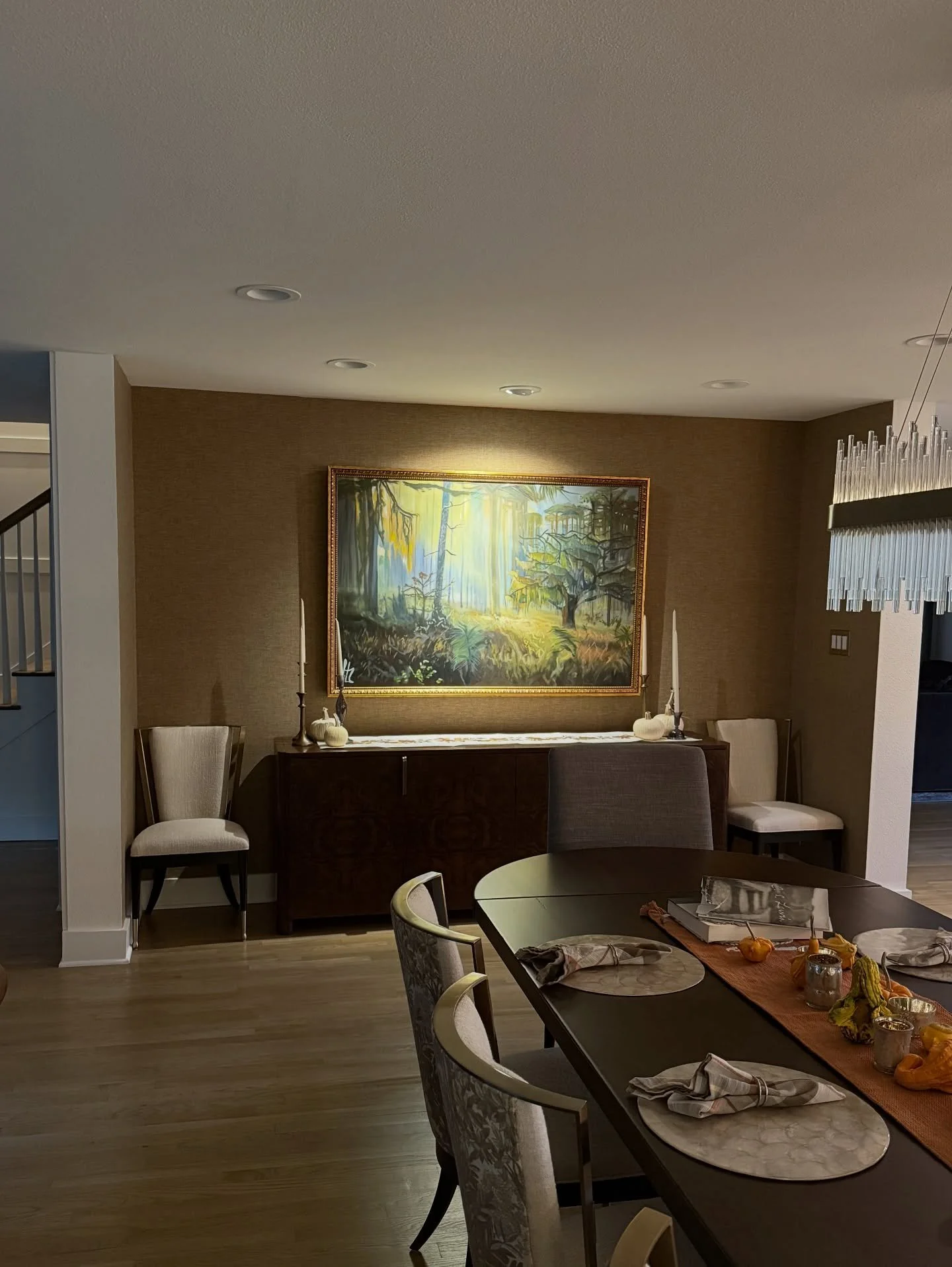 Landscapes for @mulibarri and @mmfennelly all snug in their frames in Dallas 😍

Loved helping them grow their home gallery 🏡 #oilpainting #artist #homedesign #oiloncanvas  #landscapes