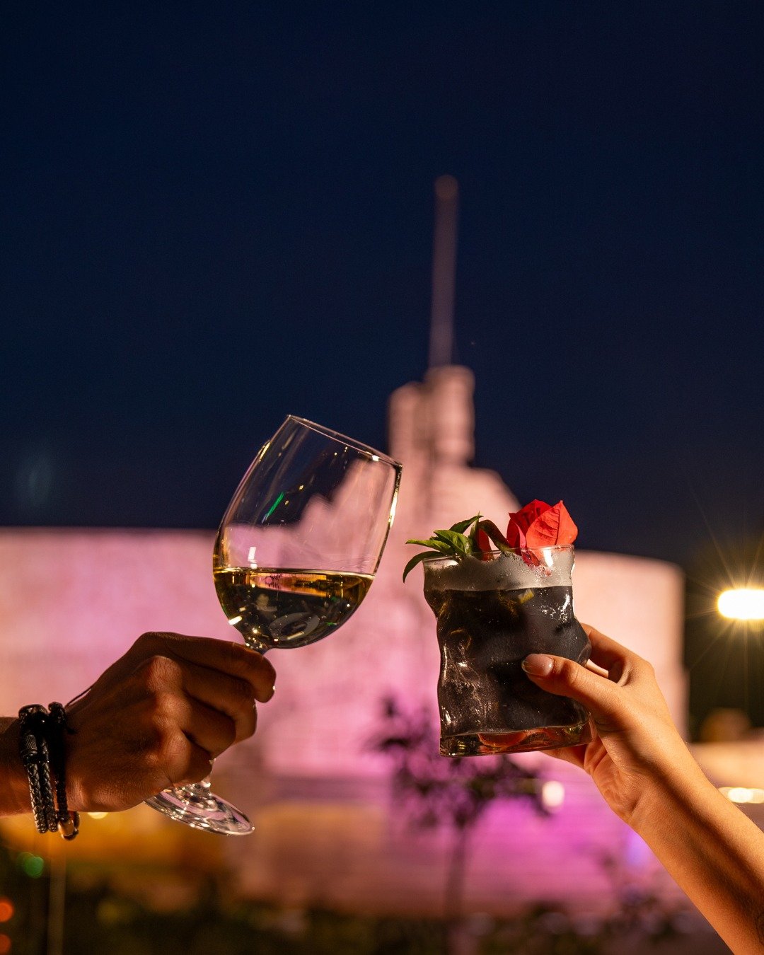 La mejor vista de M&eacute;rida te espera 🥂

.
.
.
#emplumado #paseodemontejo #meridayucatan #restaurantesmerida #food #terraza #rooftop