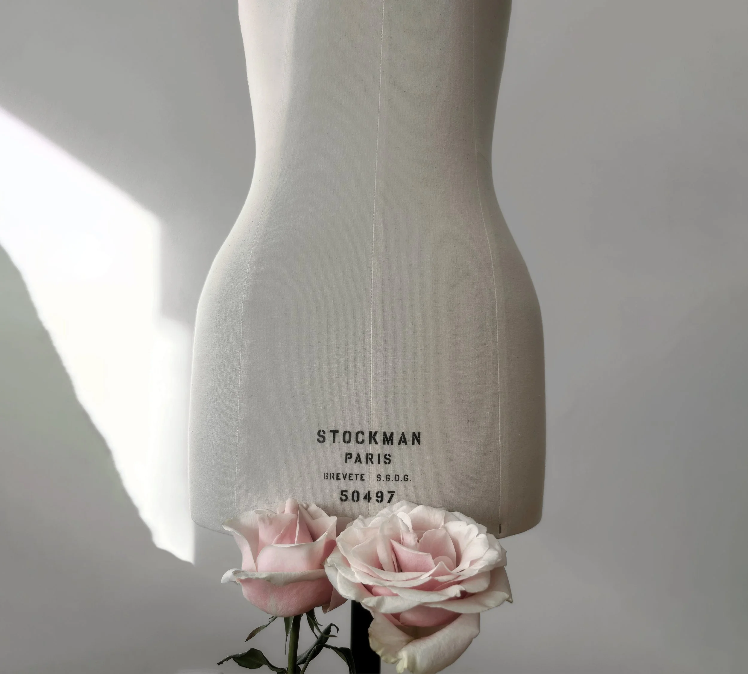 Couture mannequin reflecting the delicate craftsmanship of the Kassandra Liot Maison