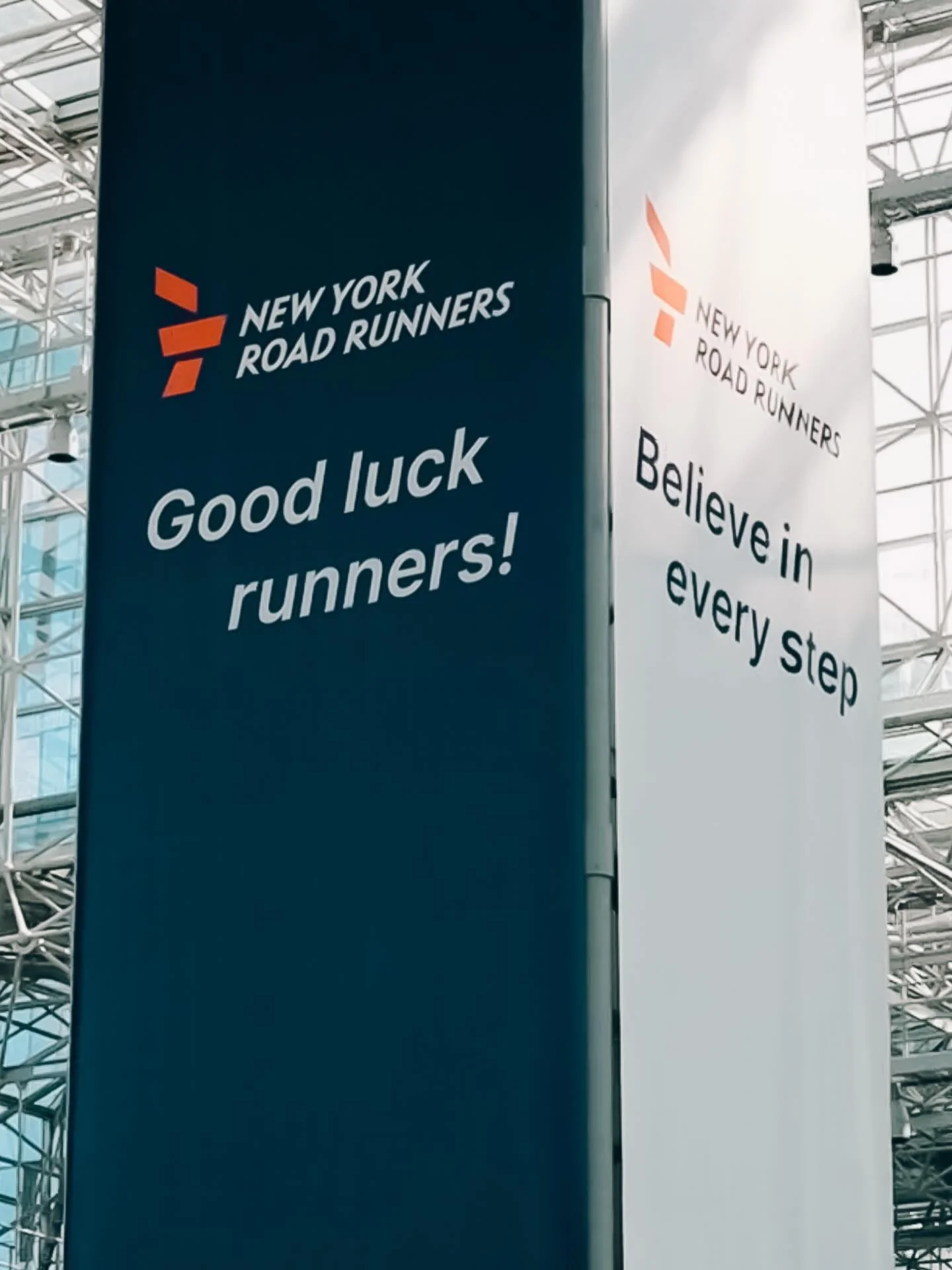 Race weekend always creates a buzz and this one is no different🗽✨

Runners (and so many families !) filled the expo today to pick up their bibs, find their name on the board, and share in the electric energy of New York. The coolest thing about ever