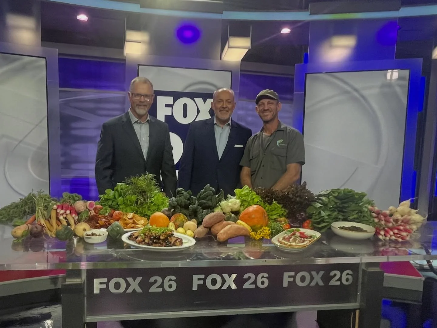 Brought some of our amazing farm-fresh food to @fox26houston today. Did anyone catch the segment live? 📺🤩 @katiestonehtx @fox26foodies &mdash; thank you for capturing these behind-the-scenes for us! @verdegreens