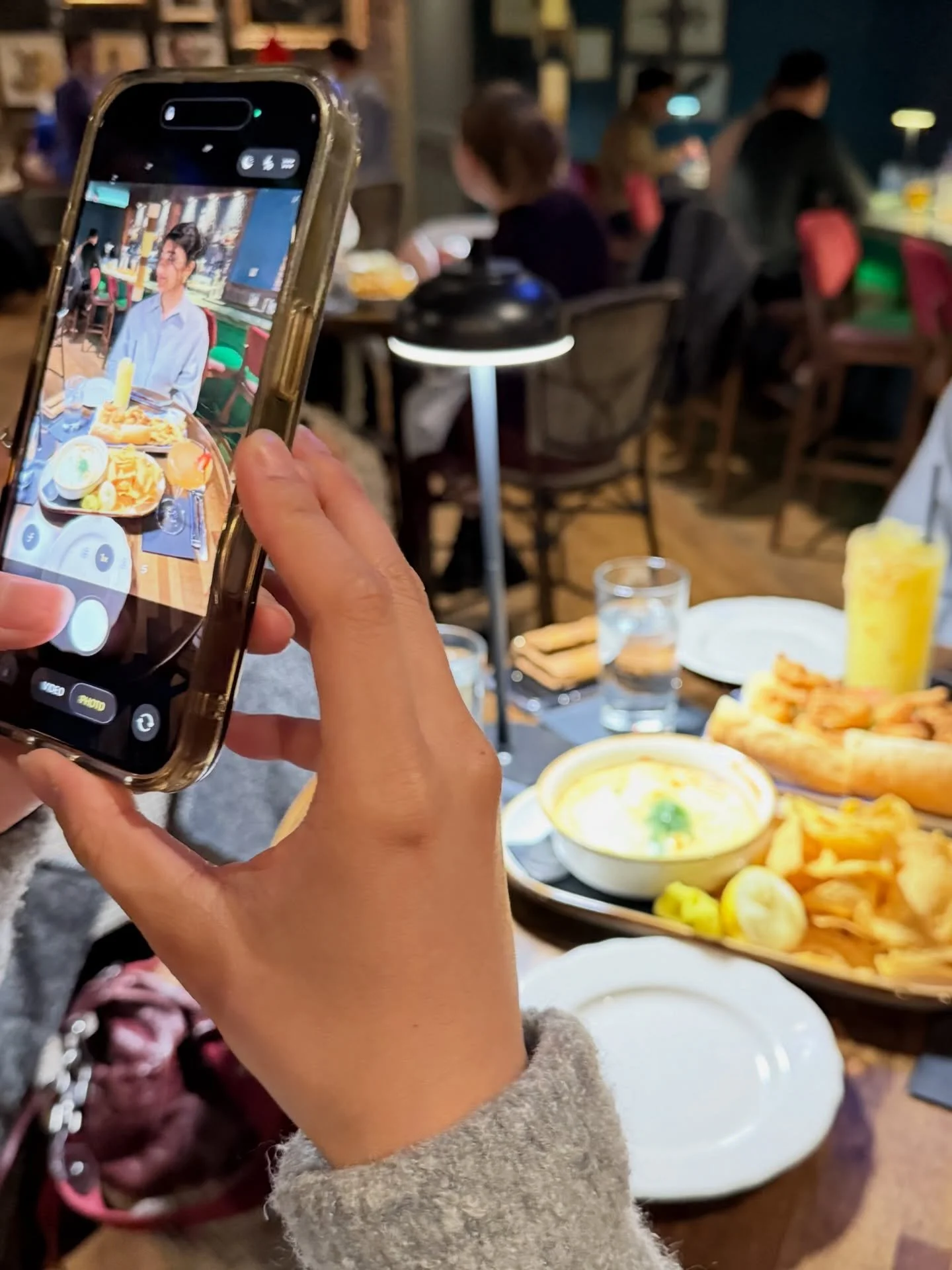 📸📱🤩 Rule 1 of beautiful cocktails &amp; food? Phone eats first!
