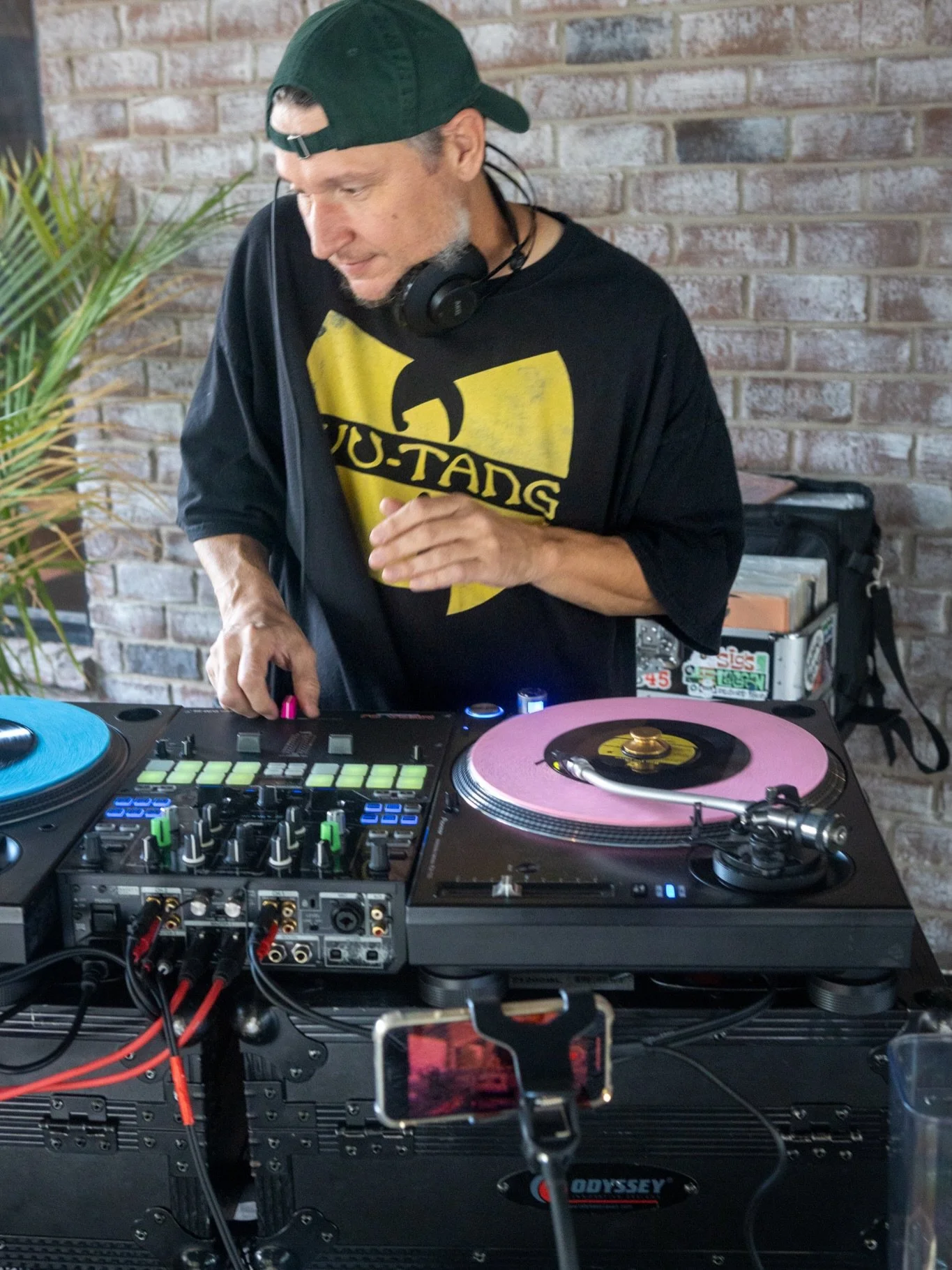 🎧💃SUNDAY FUNDAY! It is going to be cold outside but HOT inside! DJ Good Grief all vinyl set 12-3, and Tango starts at 5. Grab your table for brunch / lunch and we&rsquo;ll see you soon!