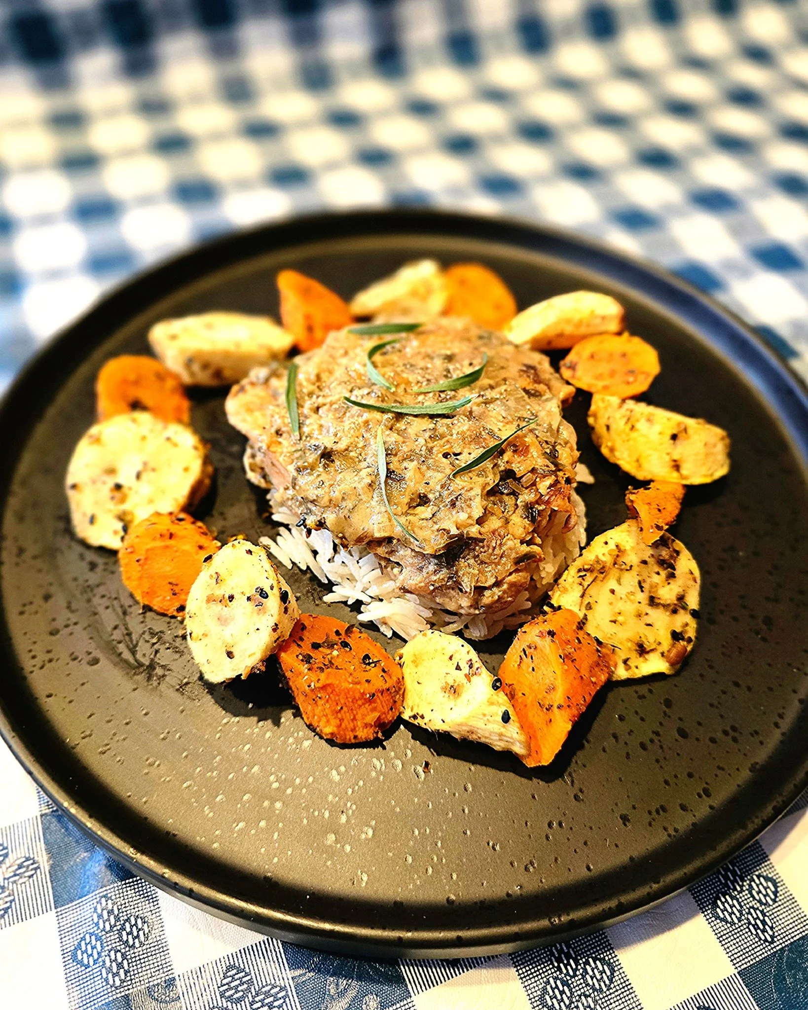 ***NEW ITEM DROP***

Here we go again! Fresh off the presses is our Tarragon Chicken. Cooked with shallots and white wine this chicken has a delicious herbal note with a refreshing sharp twang. Served with a side of rice pilaf and Roasted Za'atar Roo