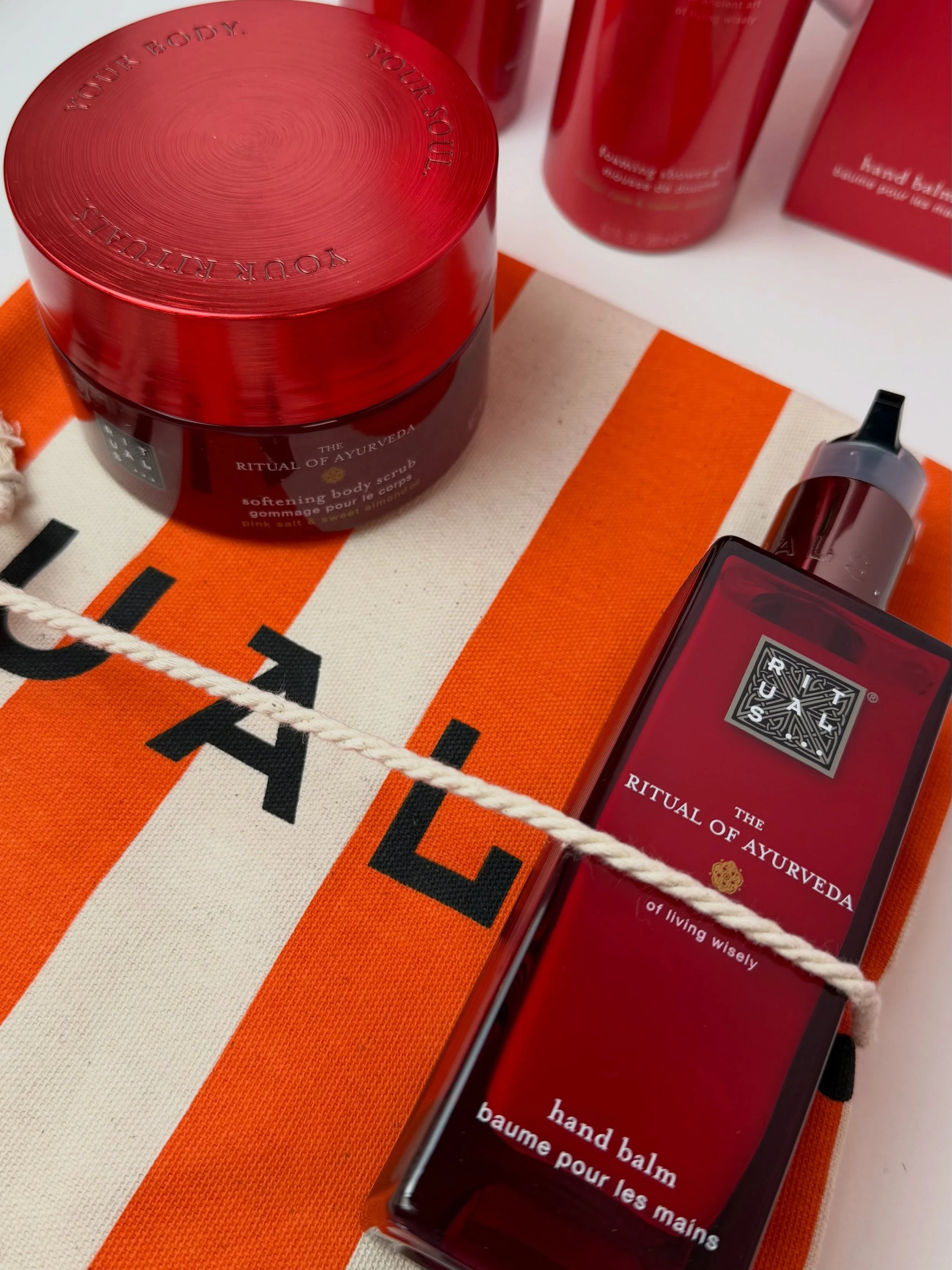 🌞Si vienes de la playa con las pieles secas😬 tenemos la soluci&oacute;n con una Pedicura  o Manicura Spa regresa el brillo a tu piel🥰