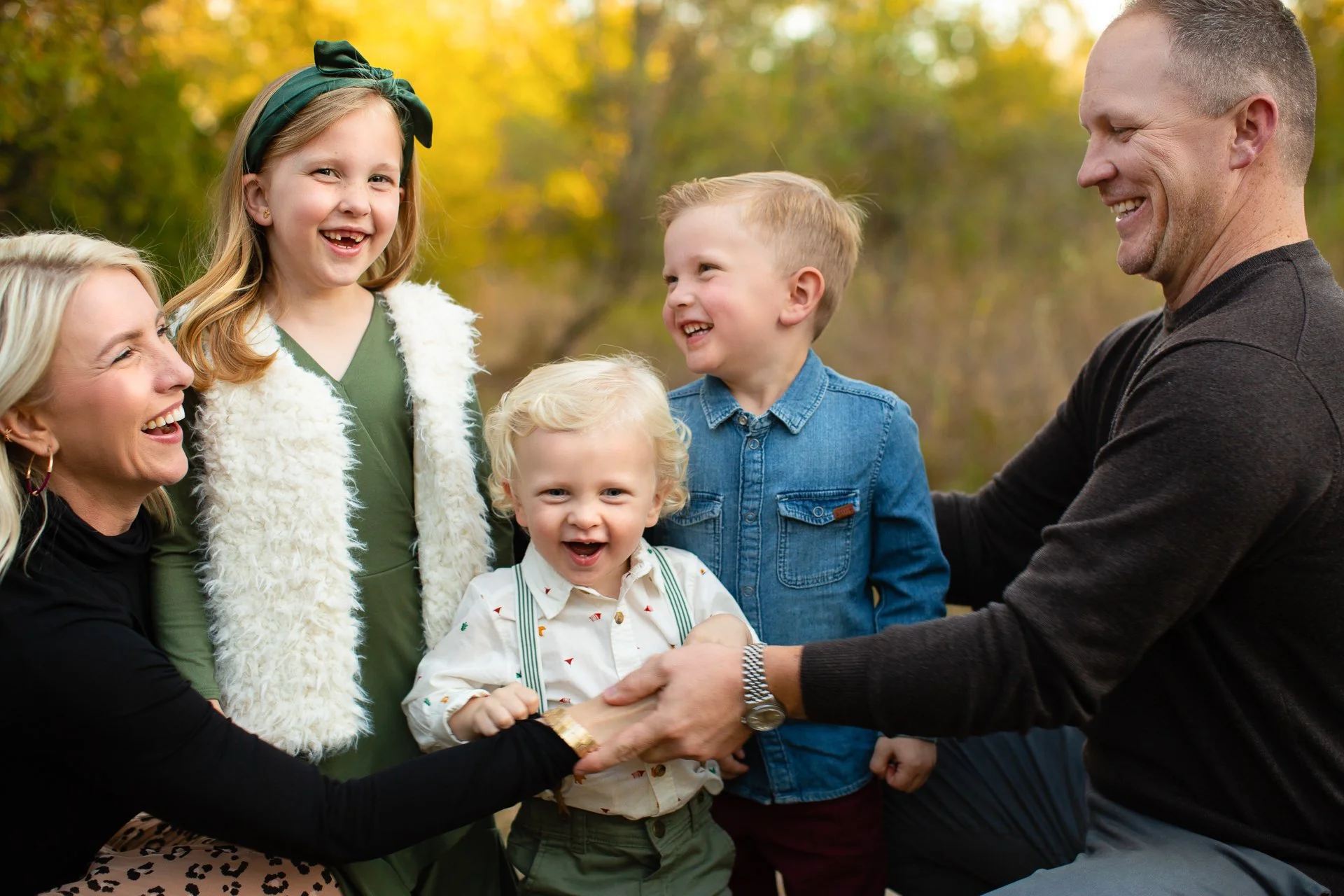Young-faily-having-fun-with-children-in-a-field-during-a-lifestyle-photo-shoot-in-Ft-Worth-Texas.jpg