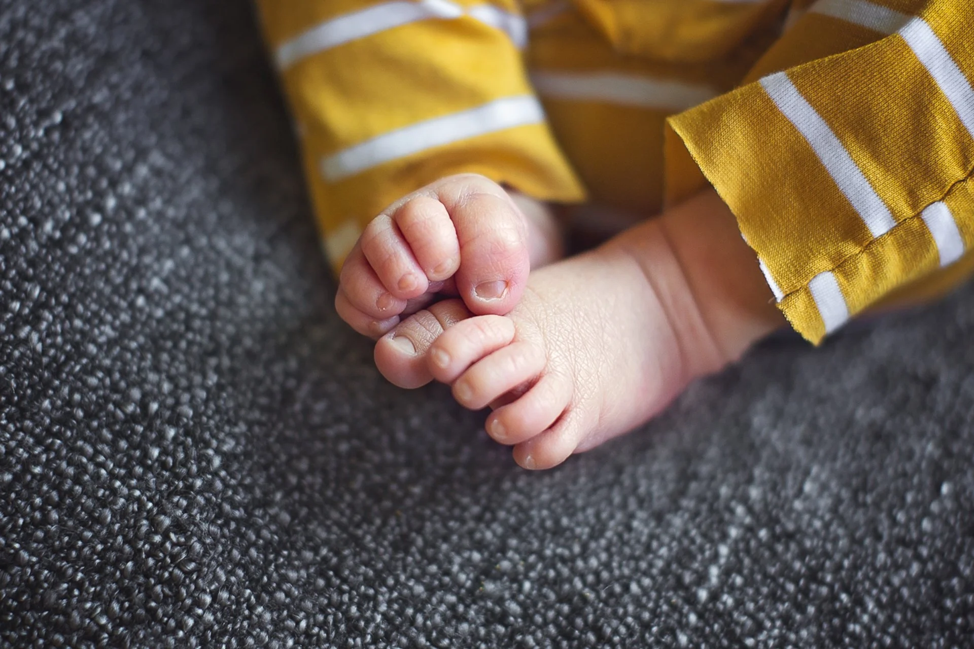 newborn toes.jpg