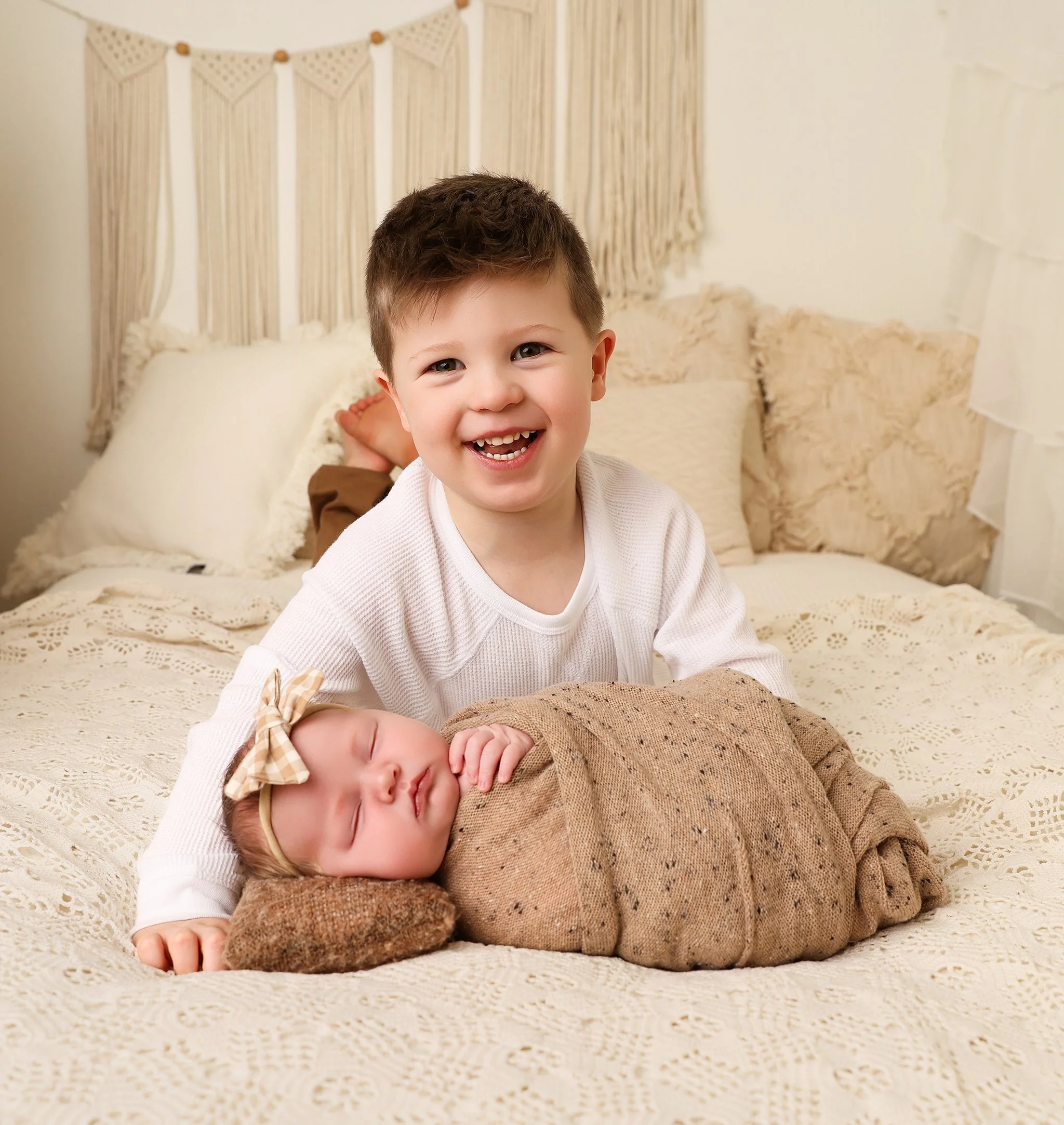 Newborn baby milestone family photography near me first birthday cake smash photo session 6 month milestone grow with me first birthday package babys first year photoshoots webster rochester hilton greece fairport pittsford family photographers 