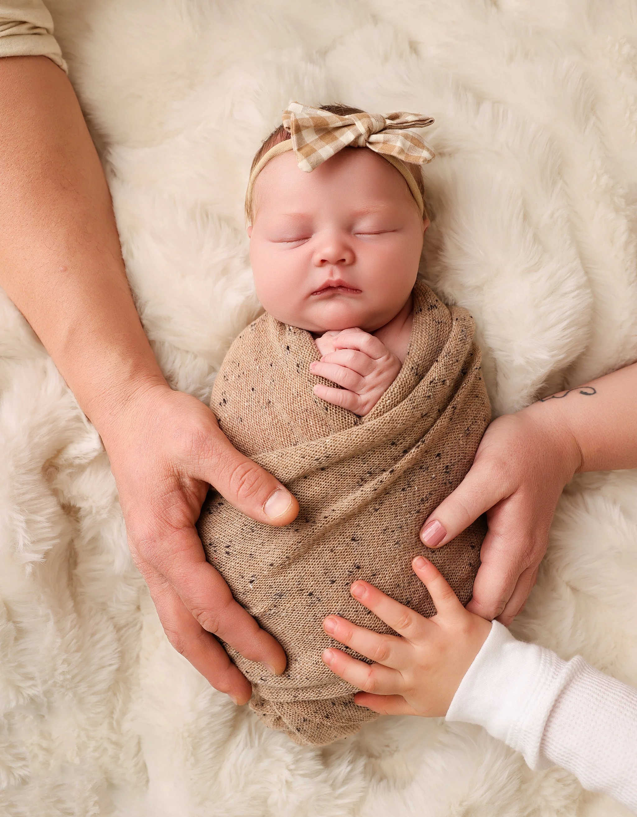 Newborn baby milestone family photography near me first birthday cake smash photo session 6 month milestone grow with me first birthday package babys first year photoshoots webster rochester hilton greece fairport pittsford family photographers 