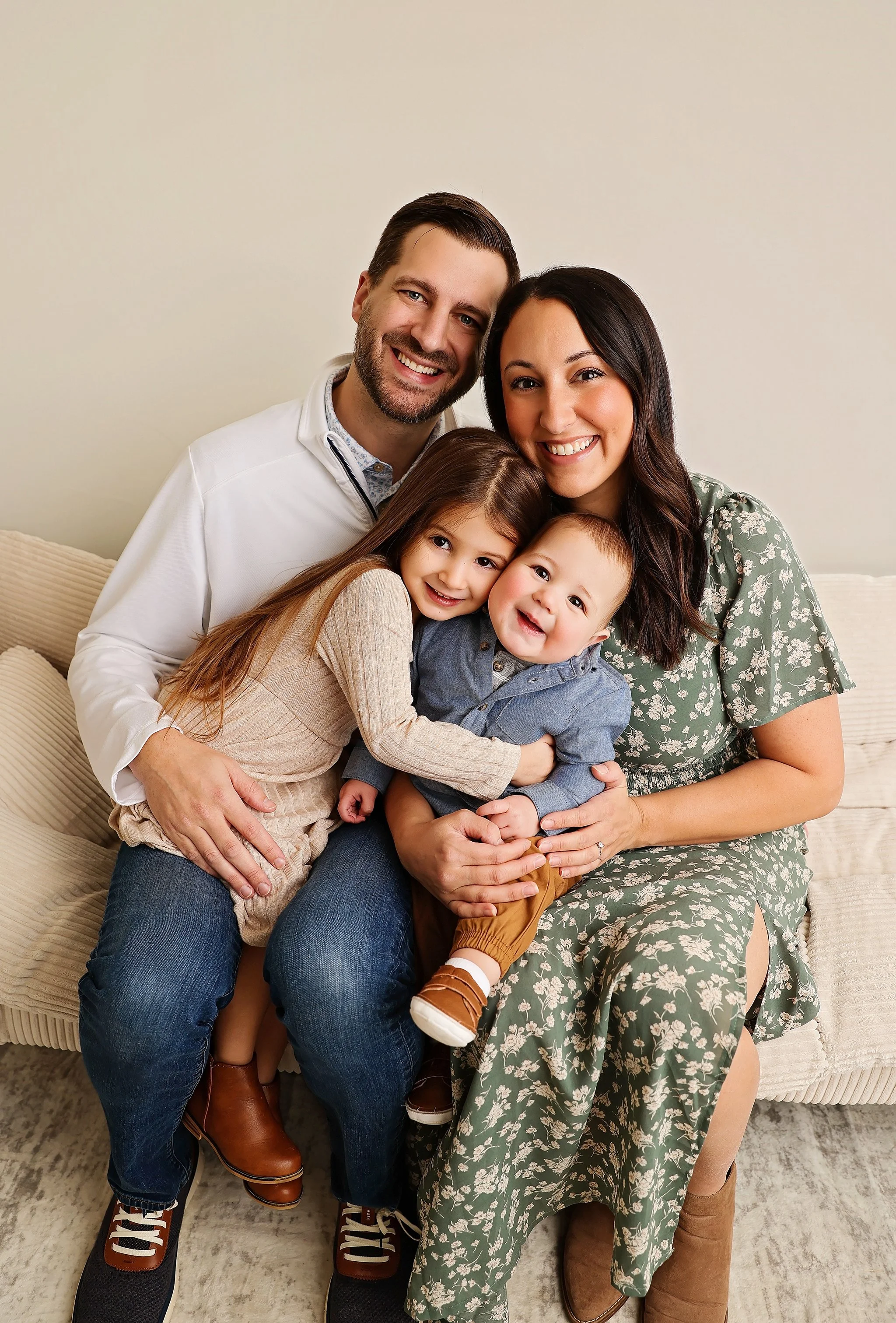 Newborn baby milestone family photography near me first birthday cake smash photo session 6 month milestone grow with me first birthday package babys first year photoshoots webster rochester hilton greece fairport pittsford family photographers 