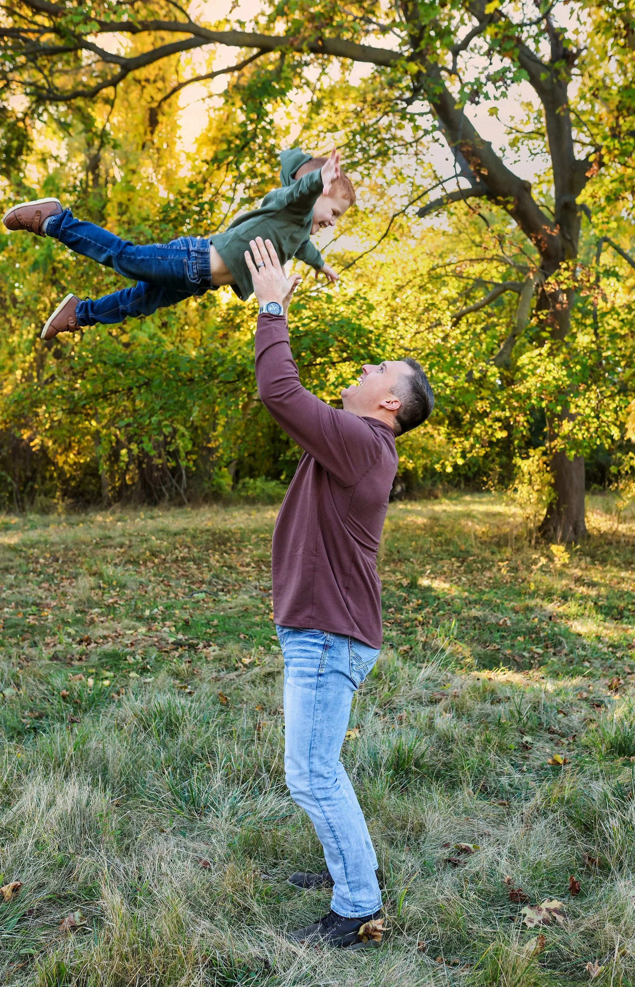 fall outside mini session family newborn first birthday photos rochester new york ny near me webster ontario penfield pictures best family baby photographers local 