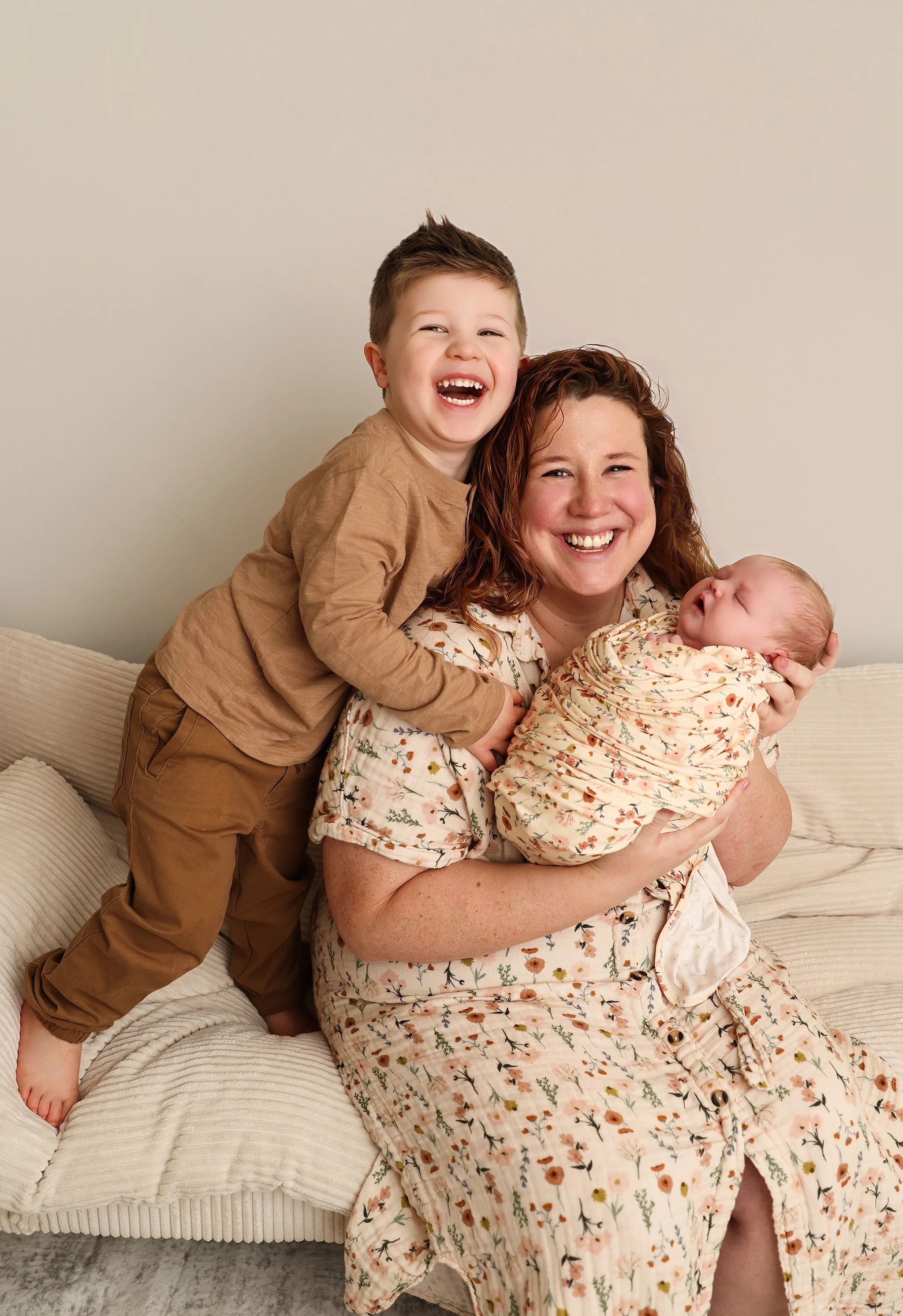 Newborn baby milestone family photography near me first birthday cake smash photo session 6 month milestone grow with me first birthday package babys first year photoshoots webster rochester hilton greece fairport pittsford family photographers 