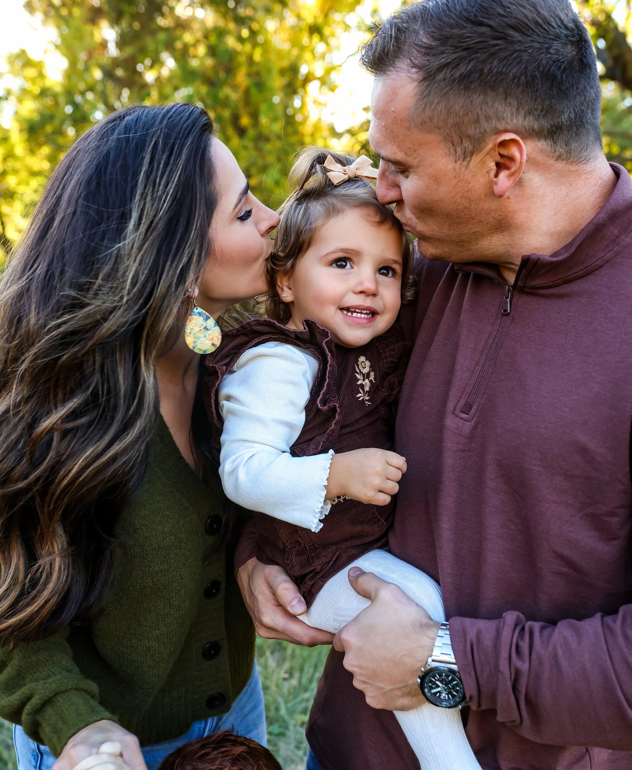 fall outside mini session family newborn first birthday photos rochester new york ny near me webster ontario penfield pictures best family baby photographers local 