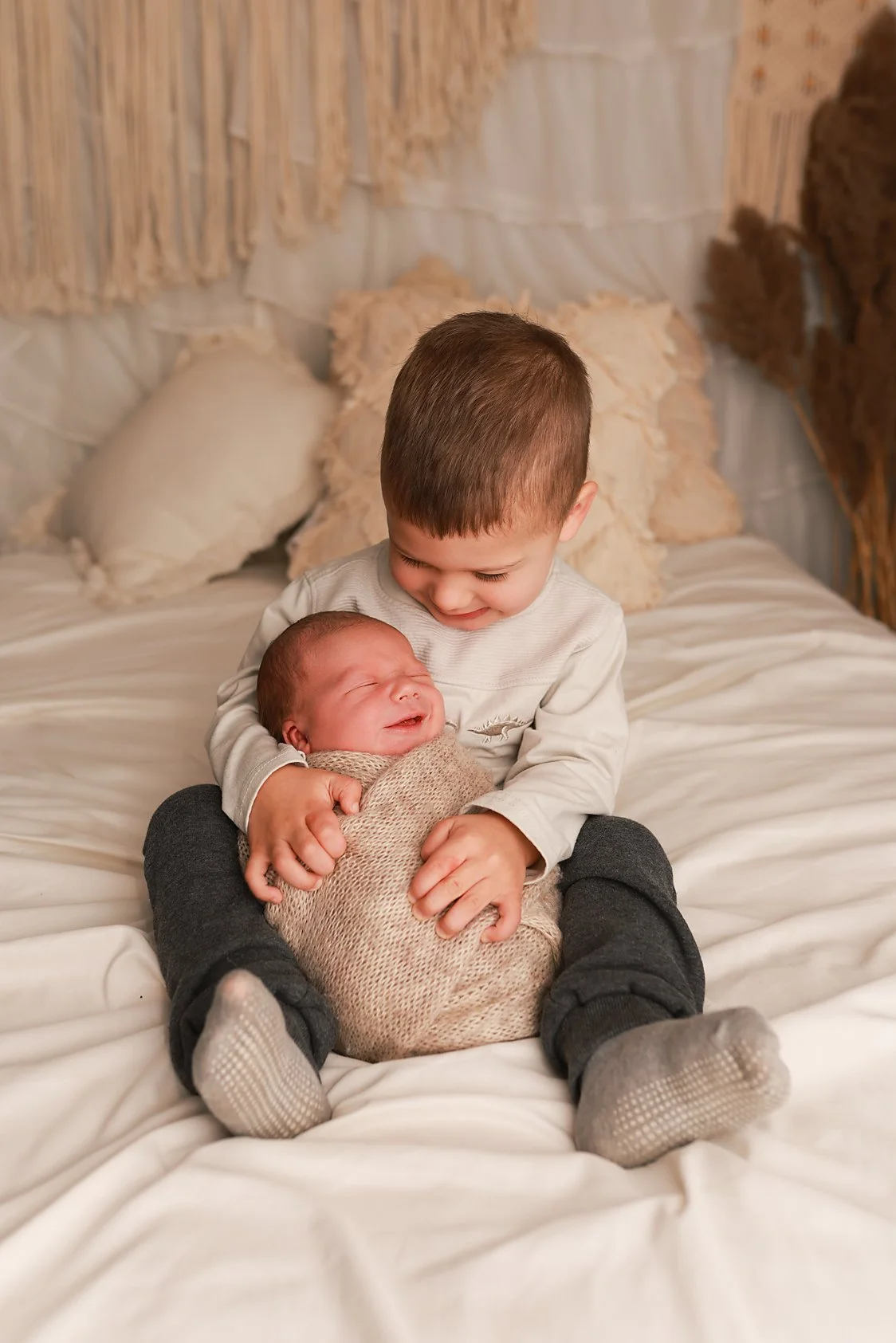 newborn infant baby photography webster Rochester ontario ny Syracuse buffalo photographers best family photographers near me branding headshots pictures photography session 