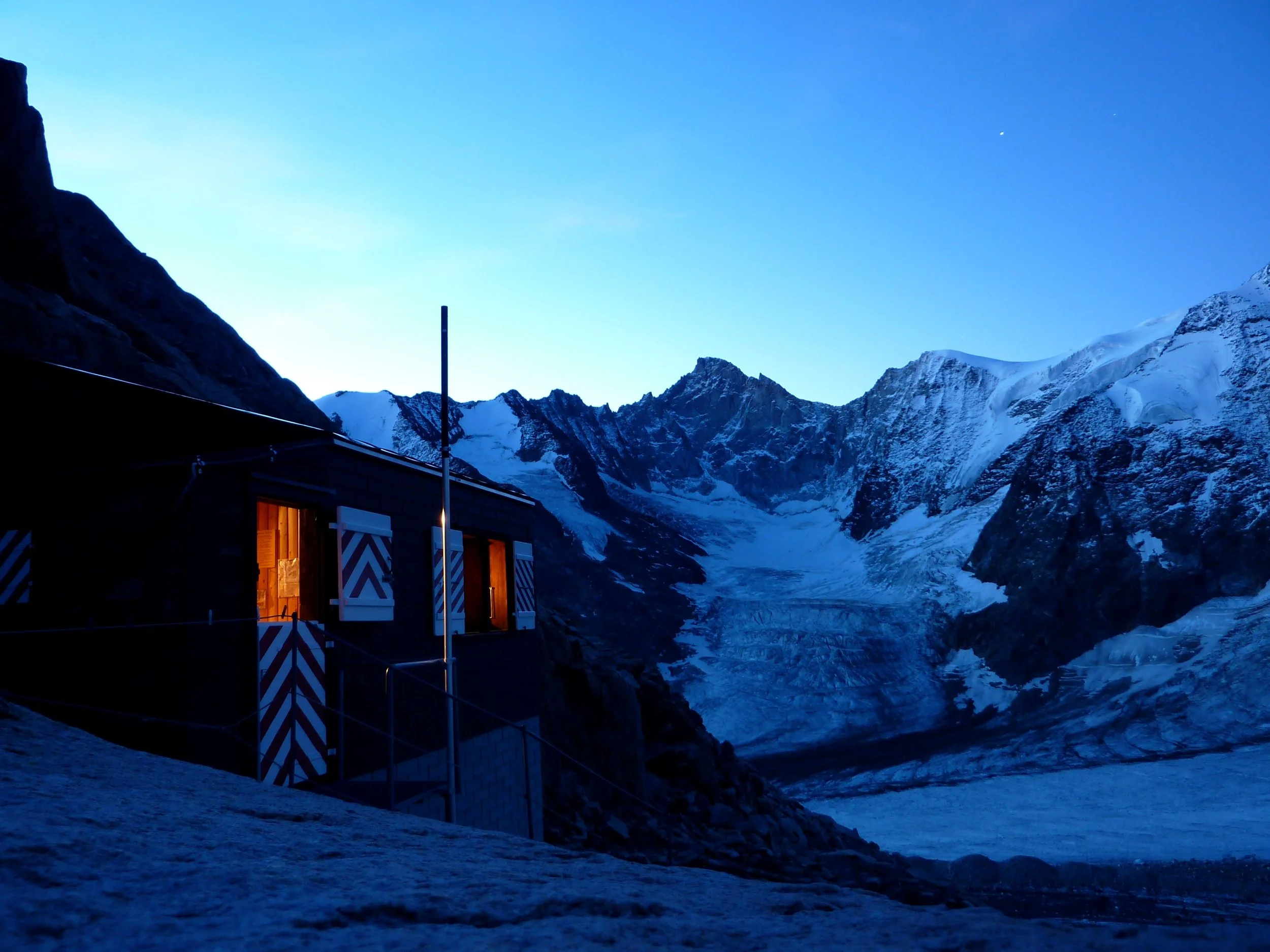 Aarbiwak SAC – Complete Alpine Hut Guide