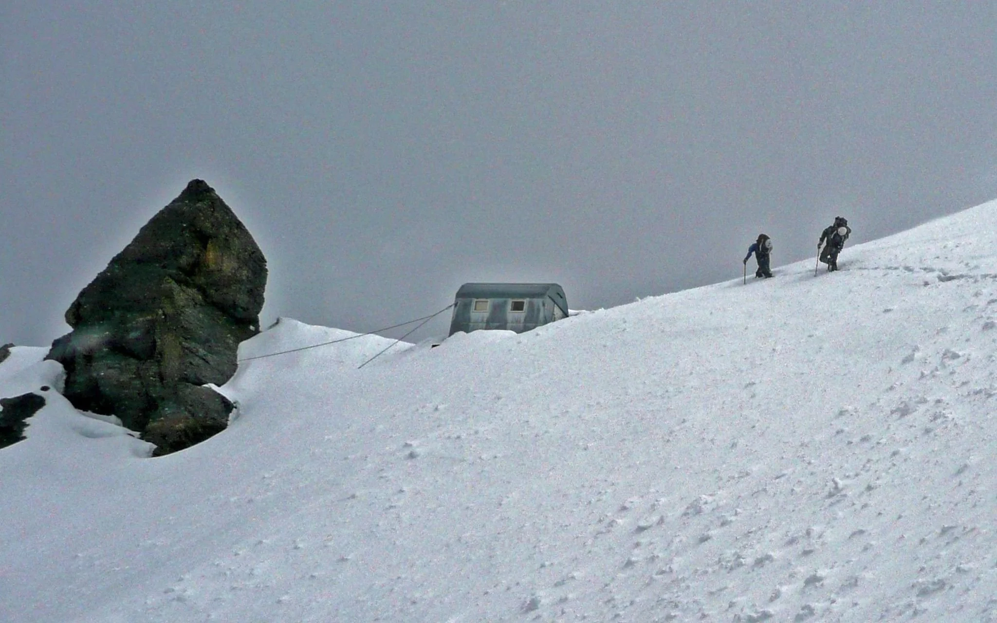 Bivacco Piero de Zen (Fletschhornbiwak) – High-Alpine Bivouac Guide