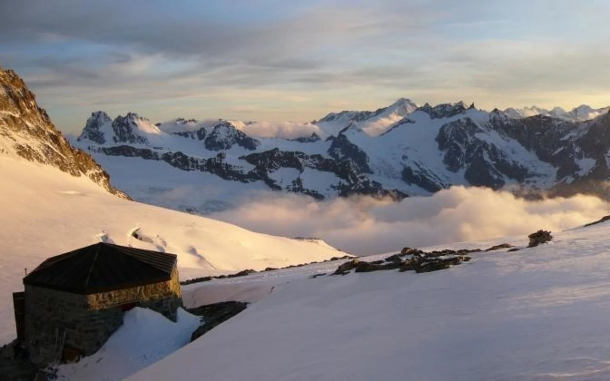 Bivouac au Col de la Dent Blanche CAS – High-Alpine Bivouac Guide
