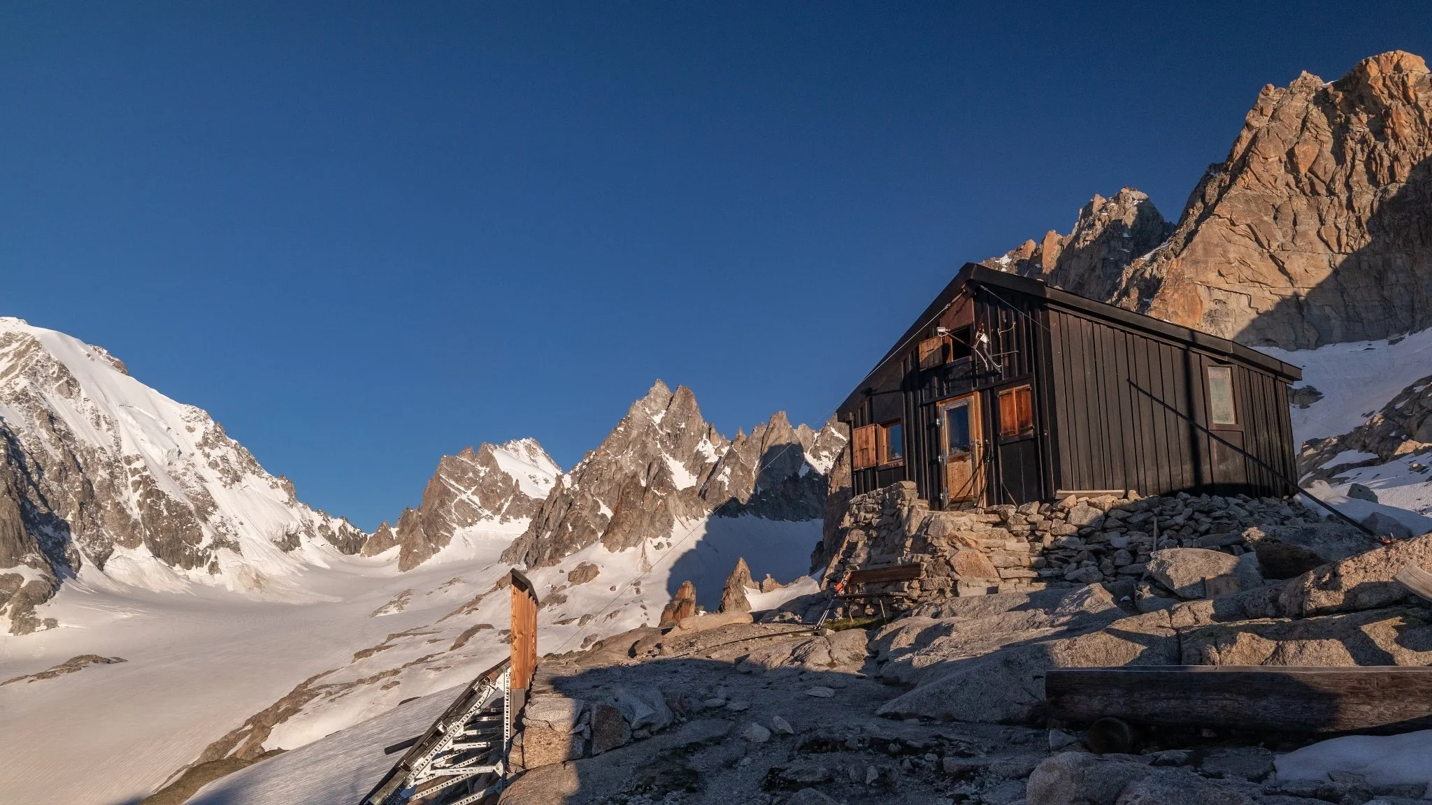 Bivouac de l'Envers des Dorées – High-Alpine Bivouac Guide