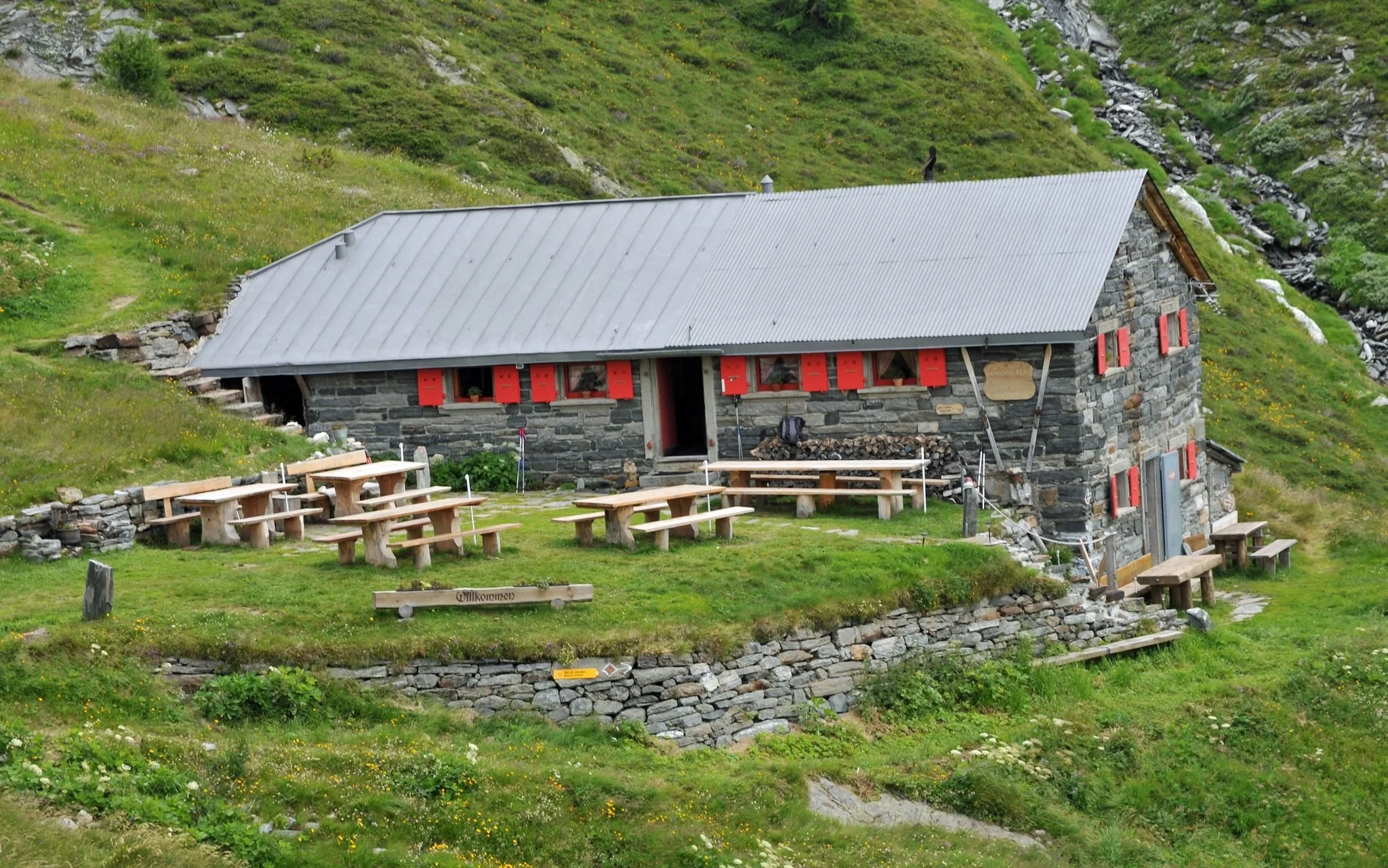 Bortelhütte (Ober-Bortelhütte SAC) – Alpine Hut &amp; Hiking Base Guide