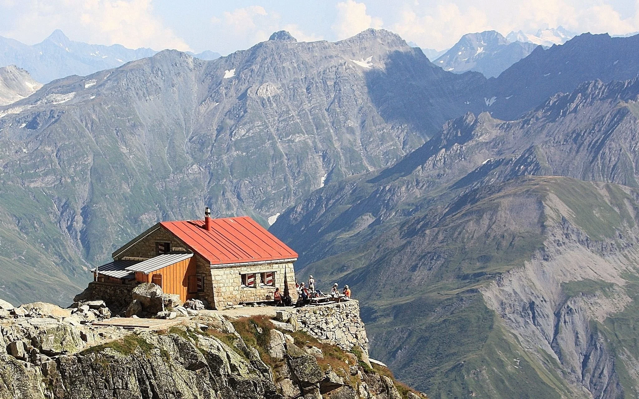 Cabane de l'A Neuve CAS – High-Alpine Hut Guide