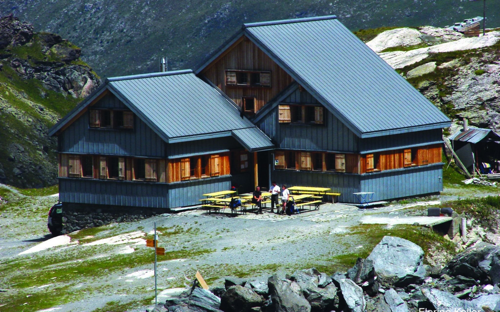 Cabane de Prafleuri CAS – Alpine Hut &amp; High-Plateau Guide