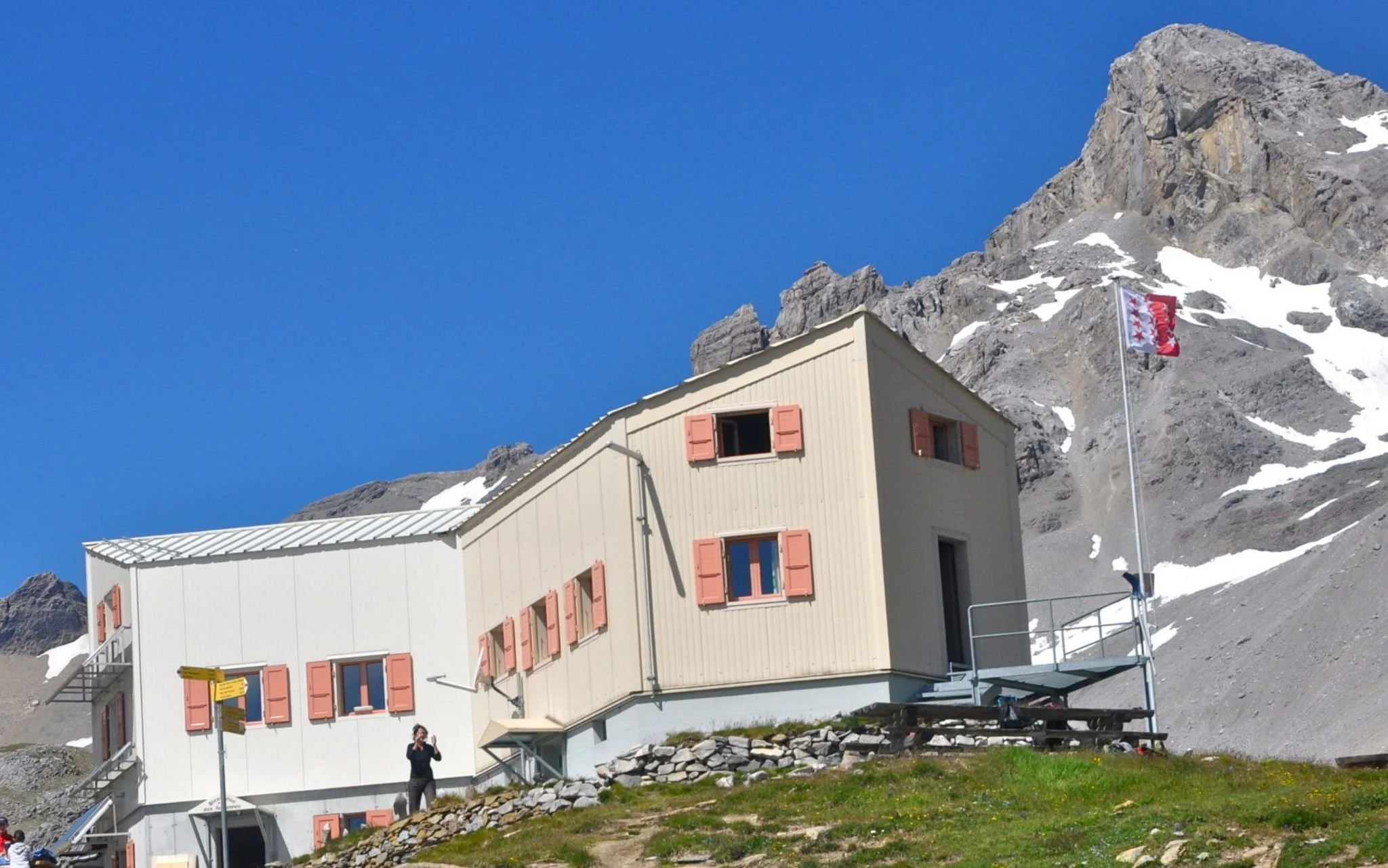 Cabane des Audannes – Alpine Hut &amp; Trekking Base Guide