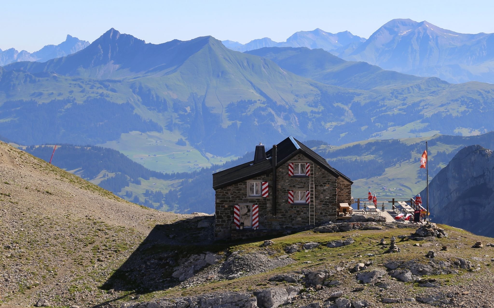Cabane des Diablerets CAS – High-Alpine Hut Guide