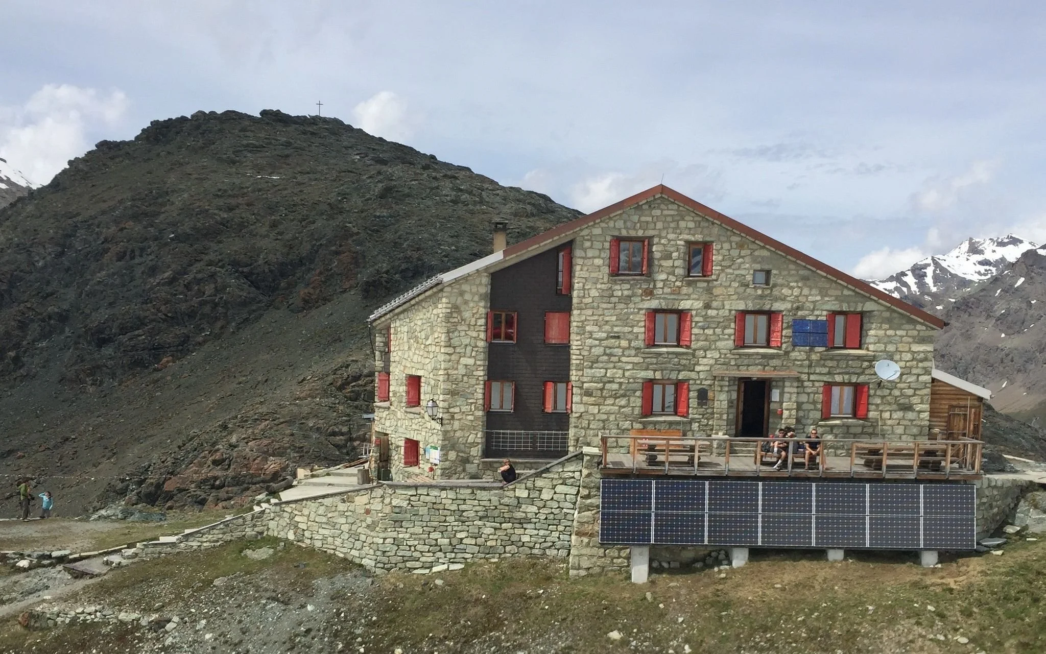 Cabane des Dix CAS – High-Alpine Hut &amp; Traverse Hub Guide
