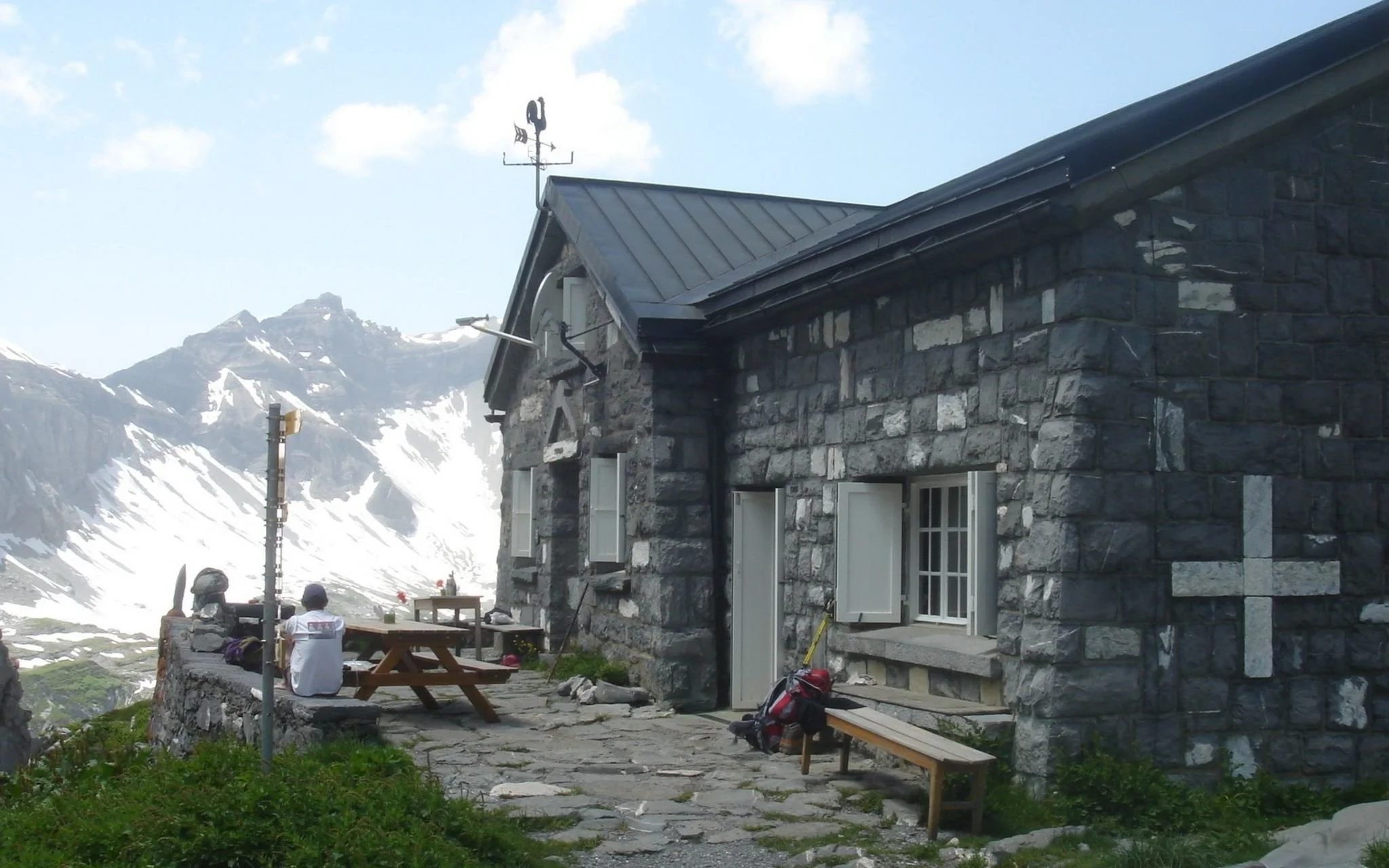 Cabane de Susanfe CAS – Alpine Hut &amp; Mountaineering Base Guide