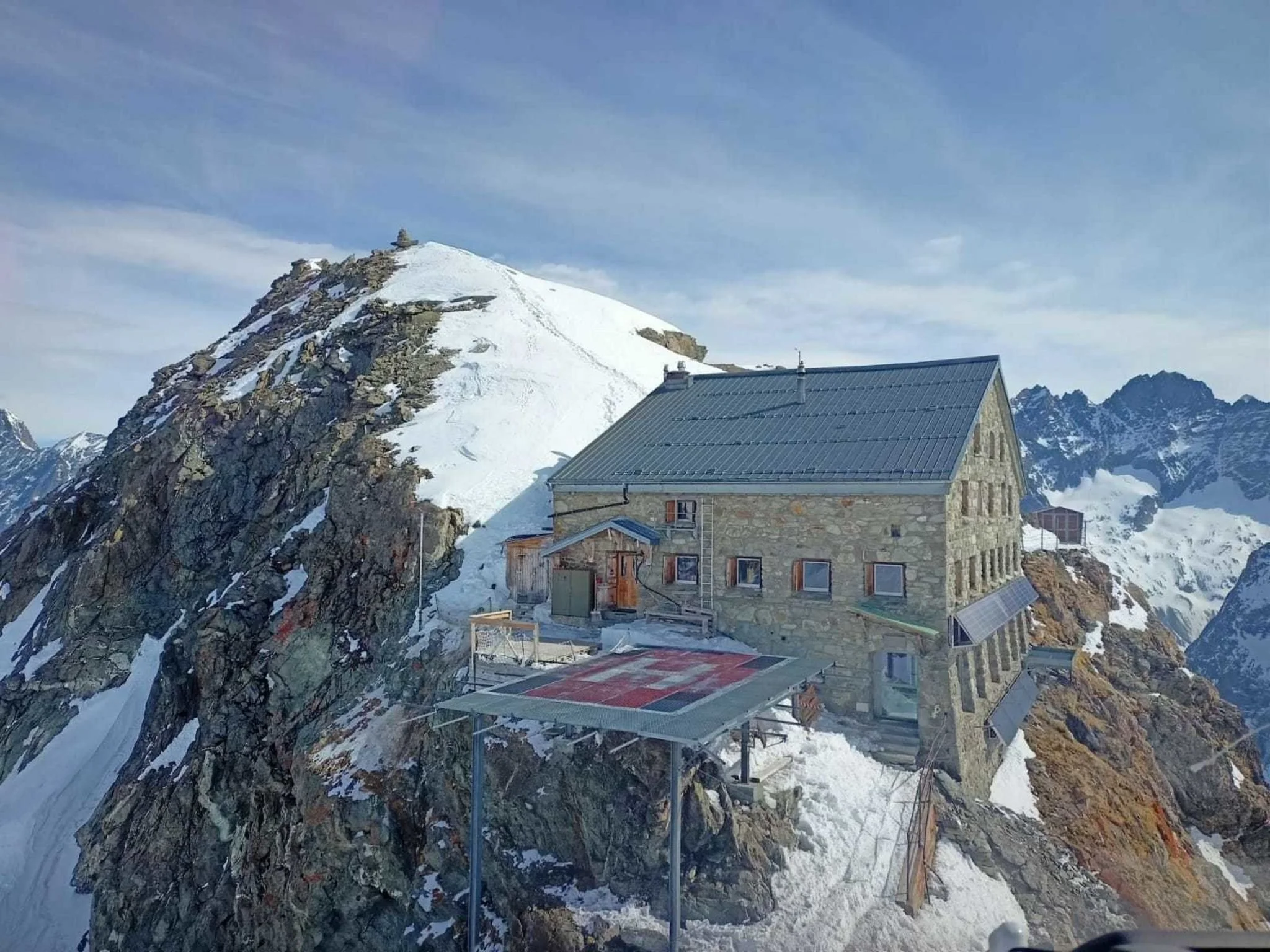 Cabane des Vignettes CAS – High-Alpine Hut &amp; Haute Route Hub