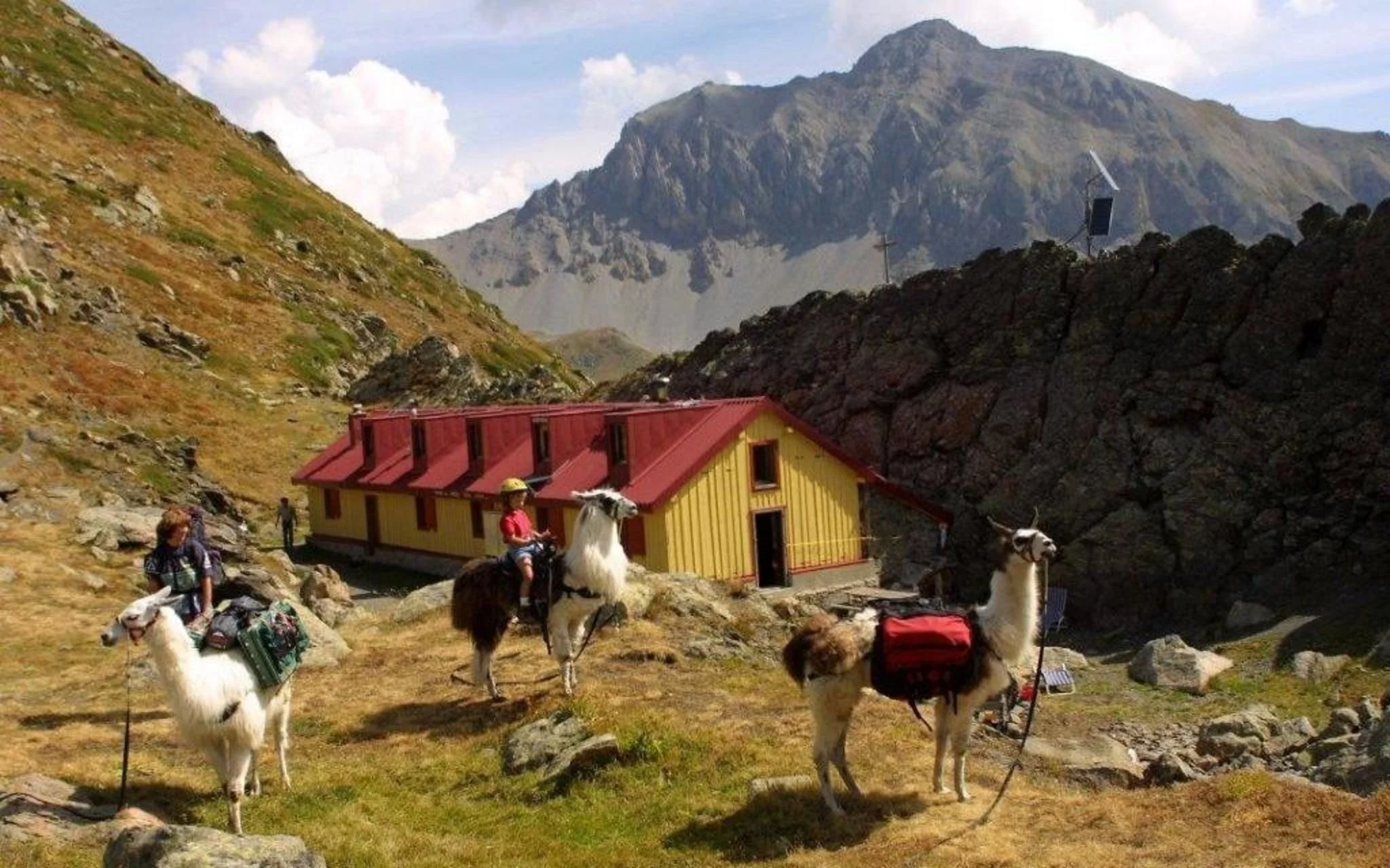 Cabane du Demècre – Alpine Hut &amp; Hiking Base Guide