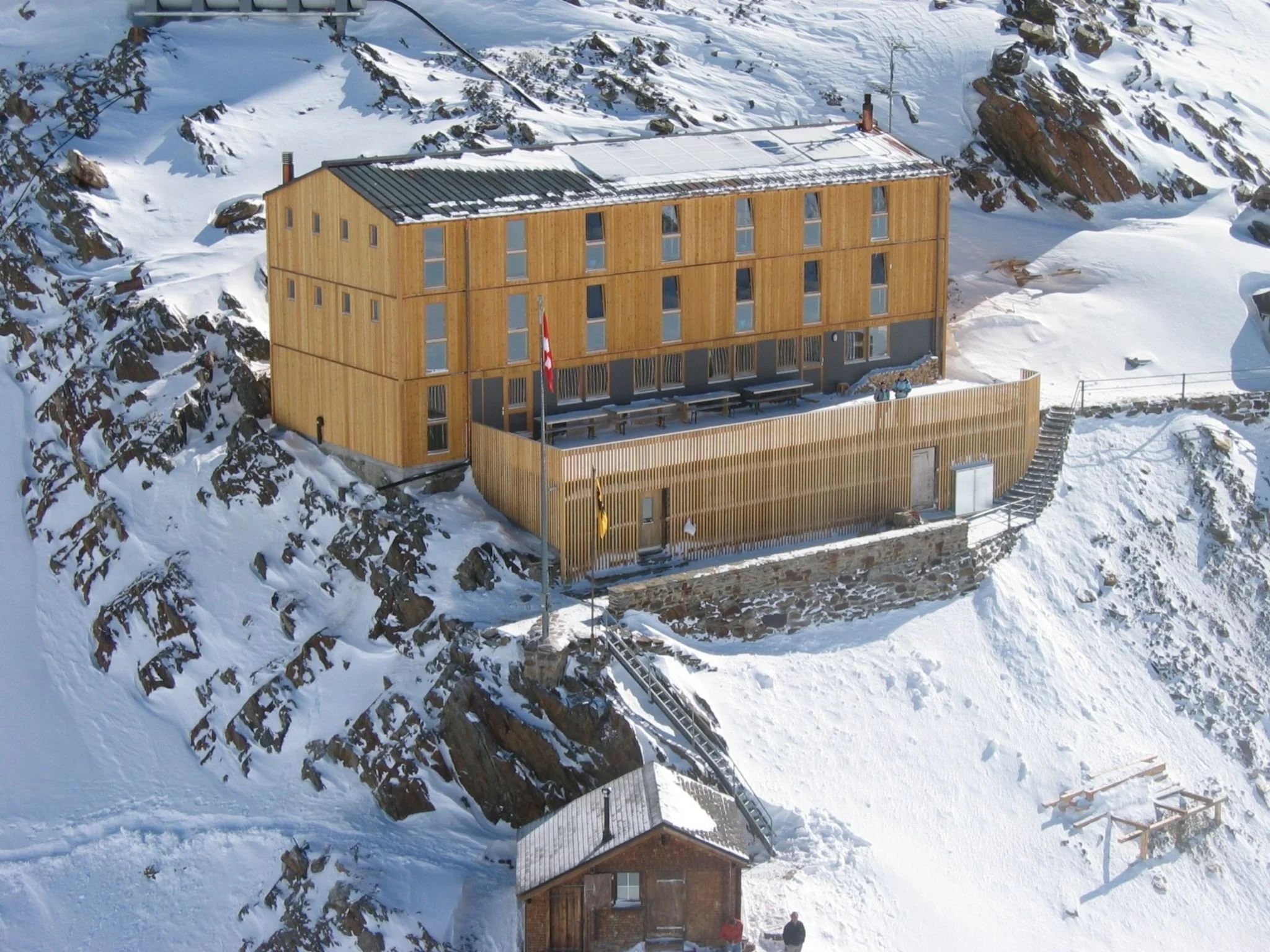 Finsteraarhornhütte SAC – High-Alpine Hut &amp; Bernese Alps Summit Base