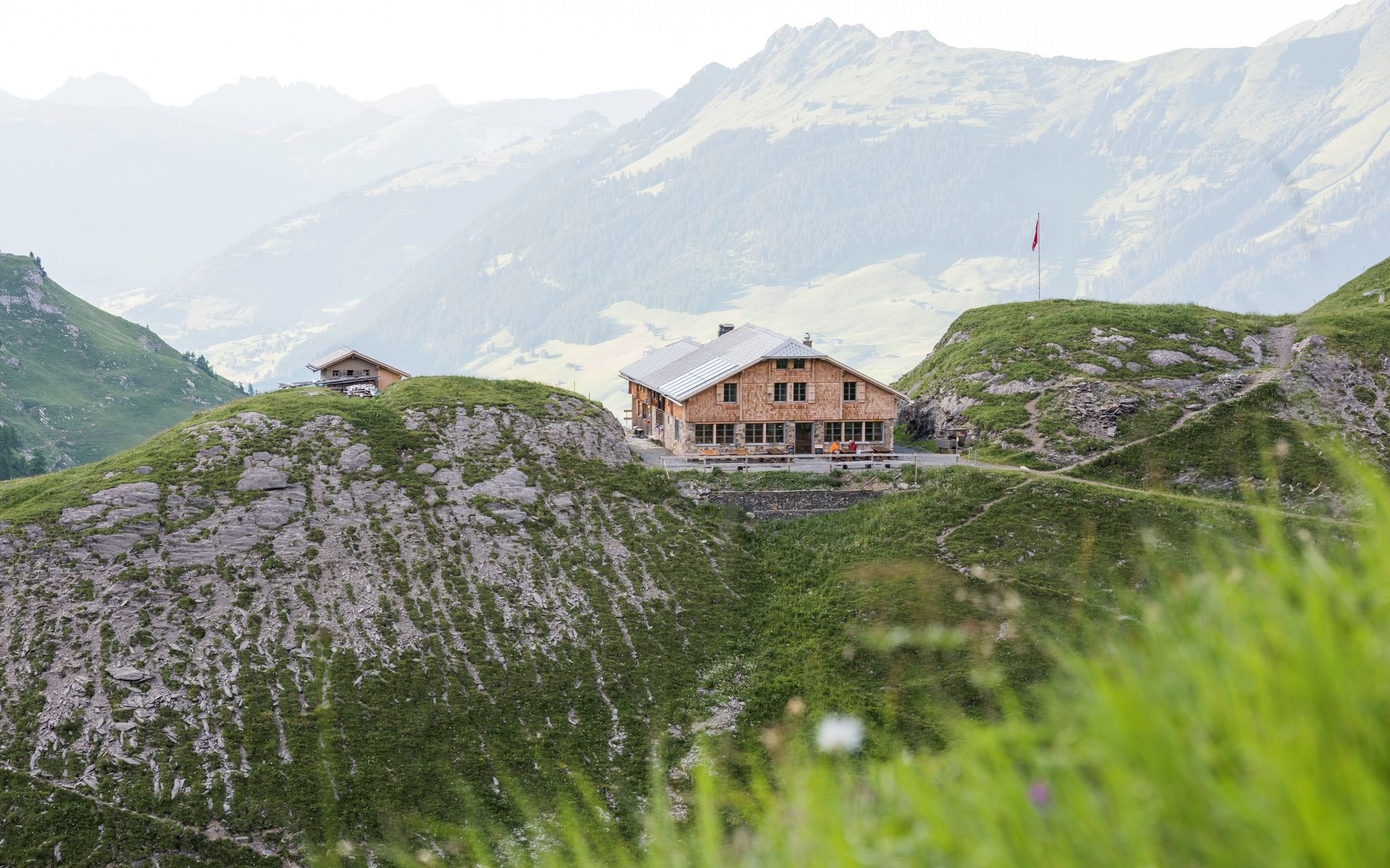 Geltenhütte SAC – Alpine Hut &amp; Wildhorn Trekking Base