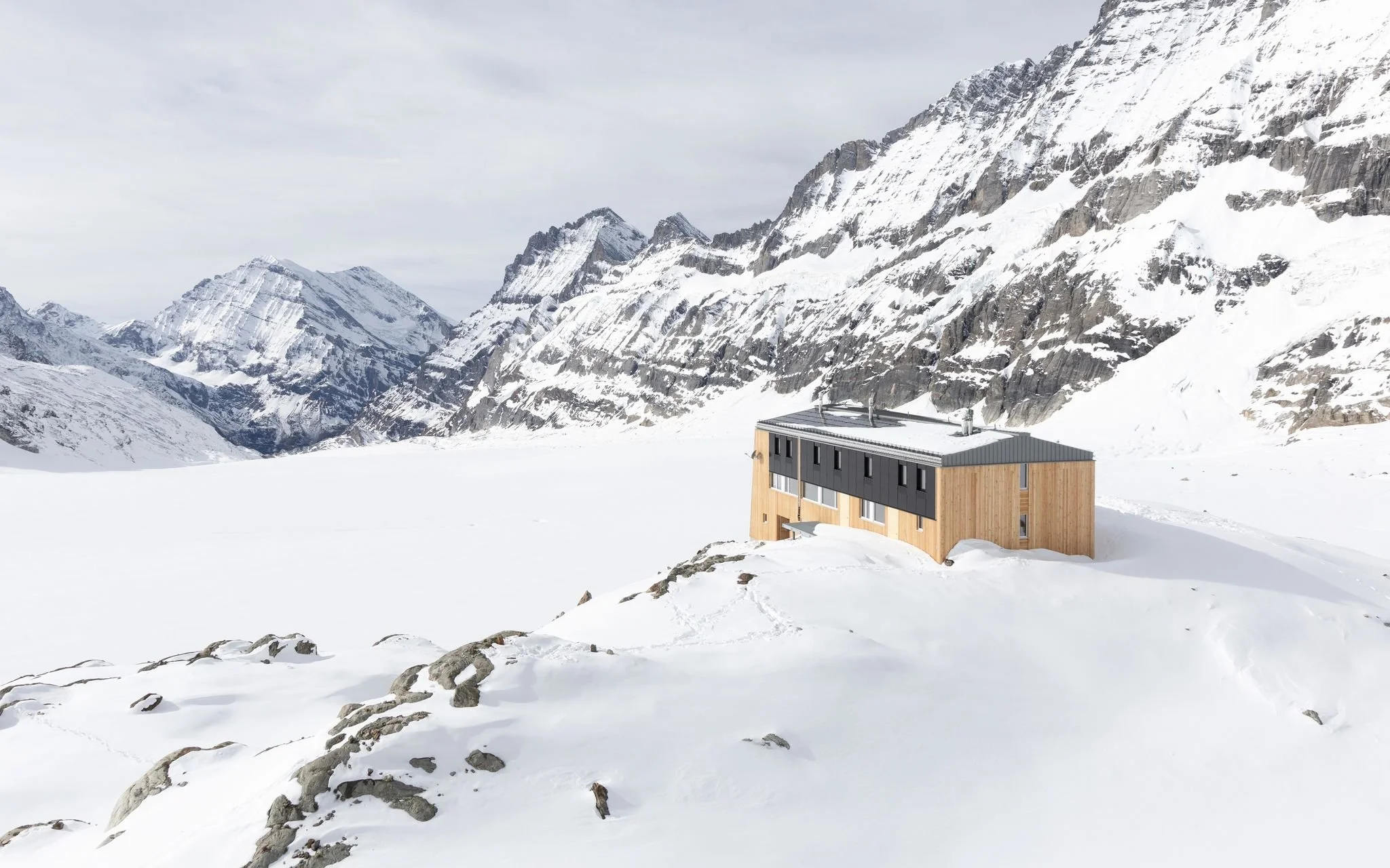 Mutthornhütte SAC – Remote High-Alpine Hut &amp; Glacier Traverse Base