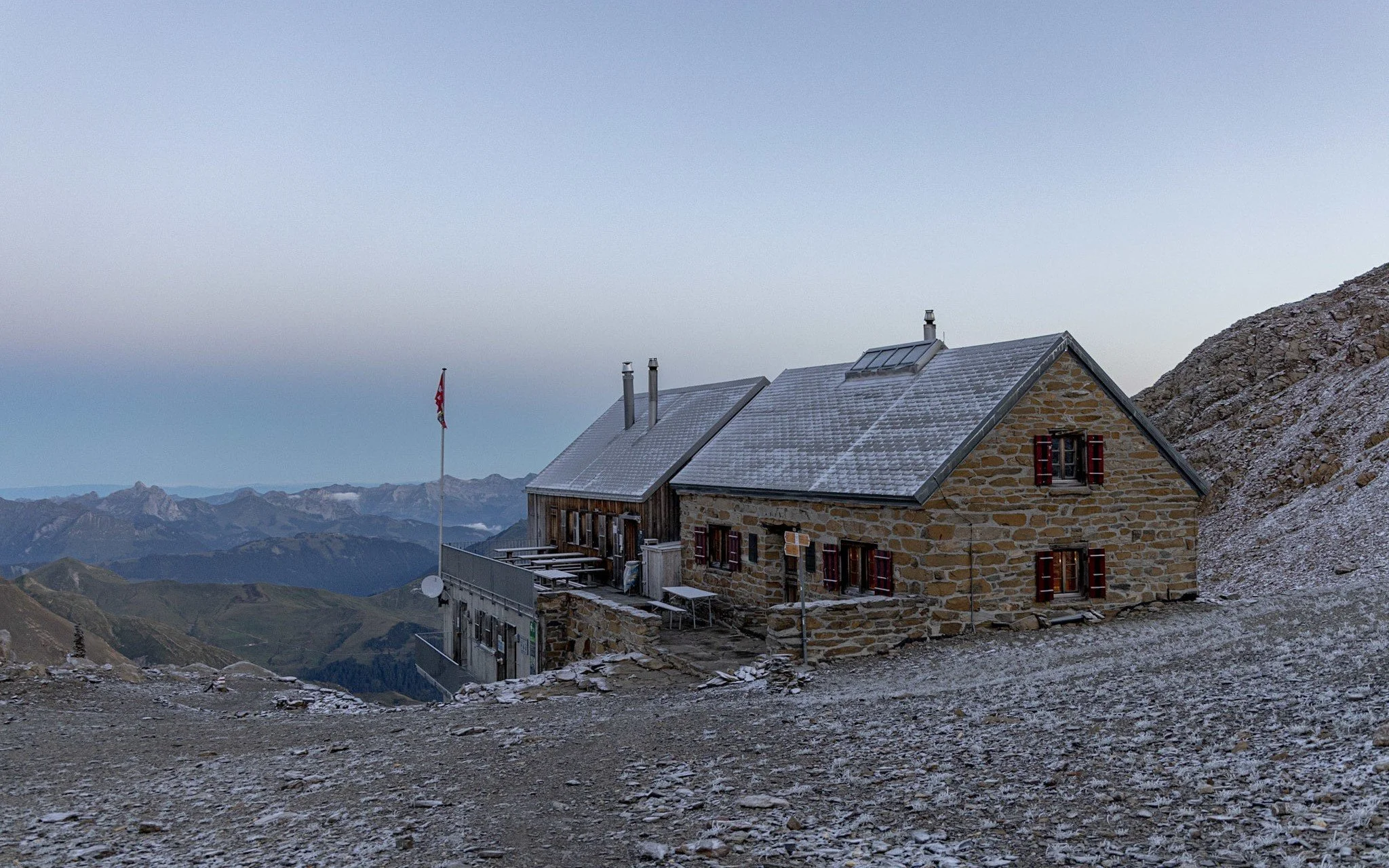 Wildstrubelhütte SAC – High-Alpine Hut &amp; Plaine Morte Traverse Base