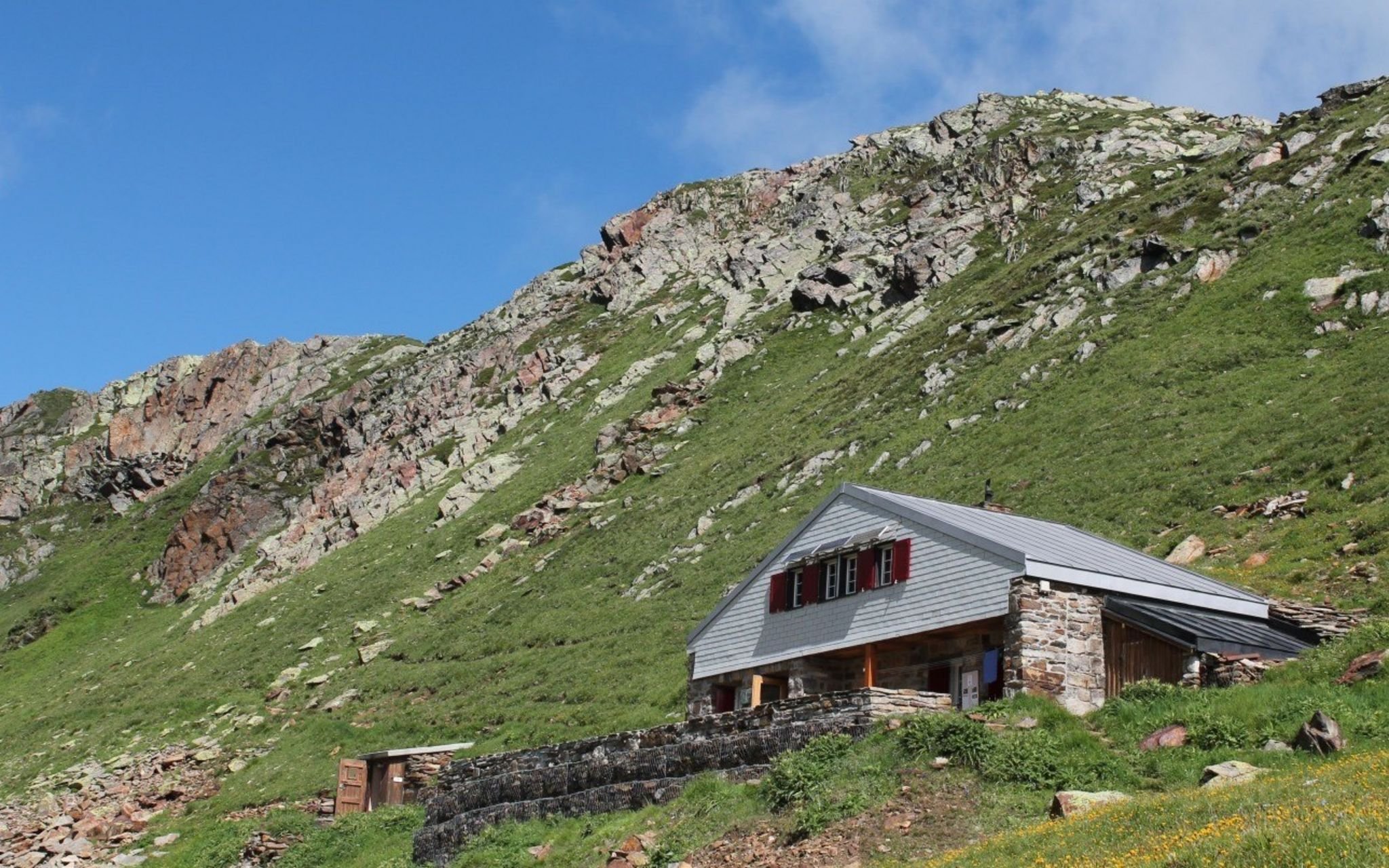Badushütte – Small Alpine Hut &amp; Val d’Hérens High-Hiking Base