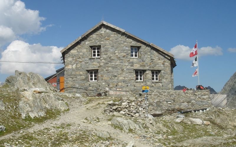 Camona da Cavardiras CAS – Alpine Hut &amp; Curnera Massif Traverse Base