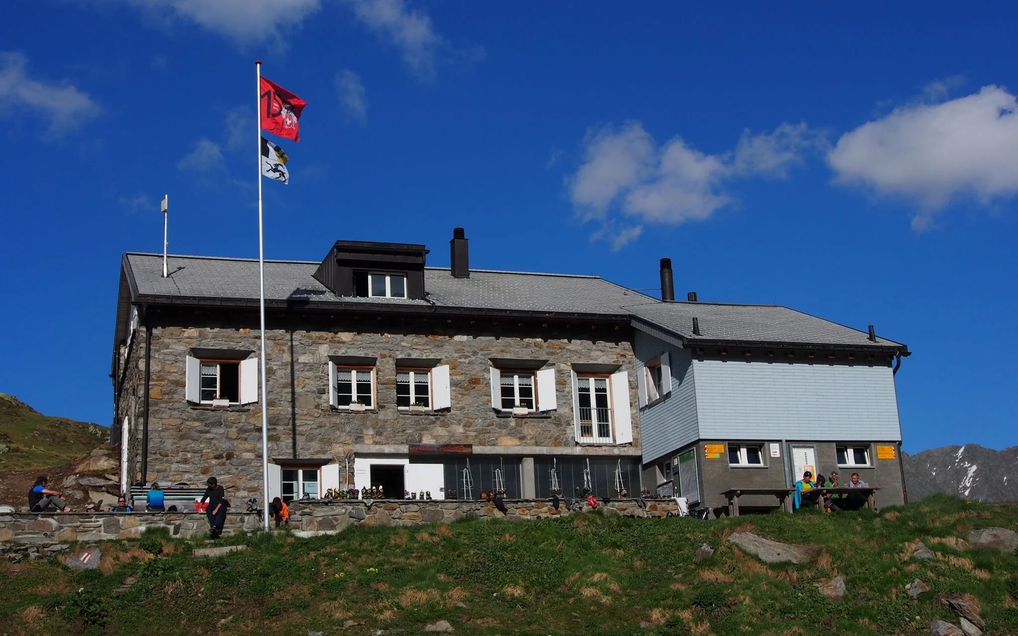 Camona da Maighels CAS – Alpine Hut &amp; Lukmanier Stage Base