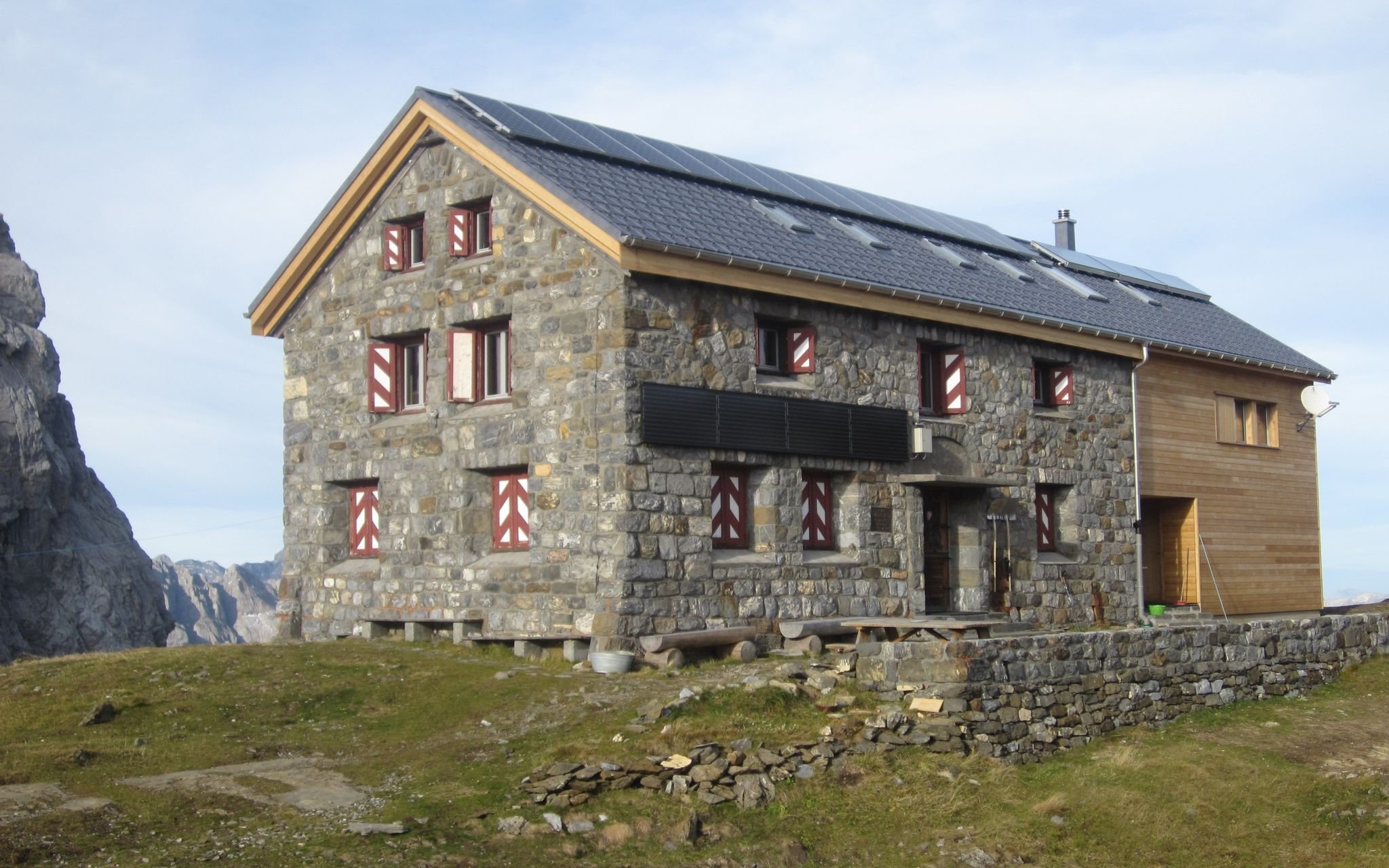 Claridenhütte SAC – High-Alpine Hut &amp; Claridenfirn Traverse Base