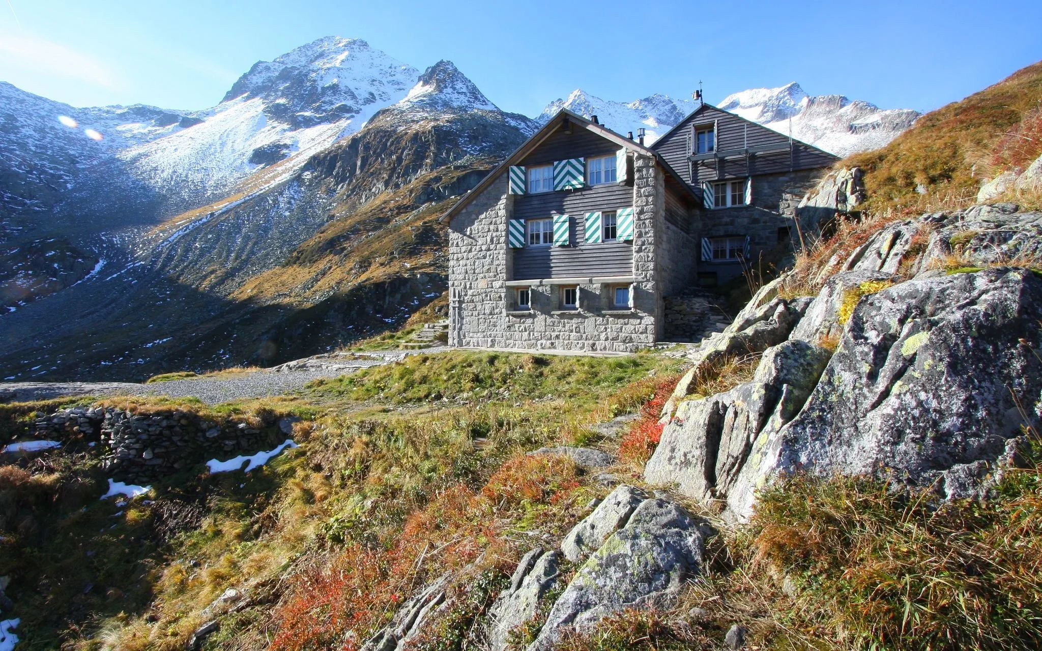 Etzlihütte SAC – Alpine Hut &amp; Maderanertal Stage Base