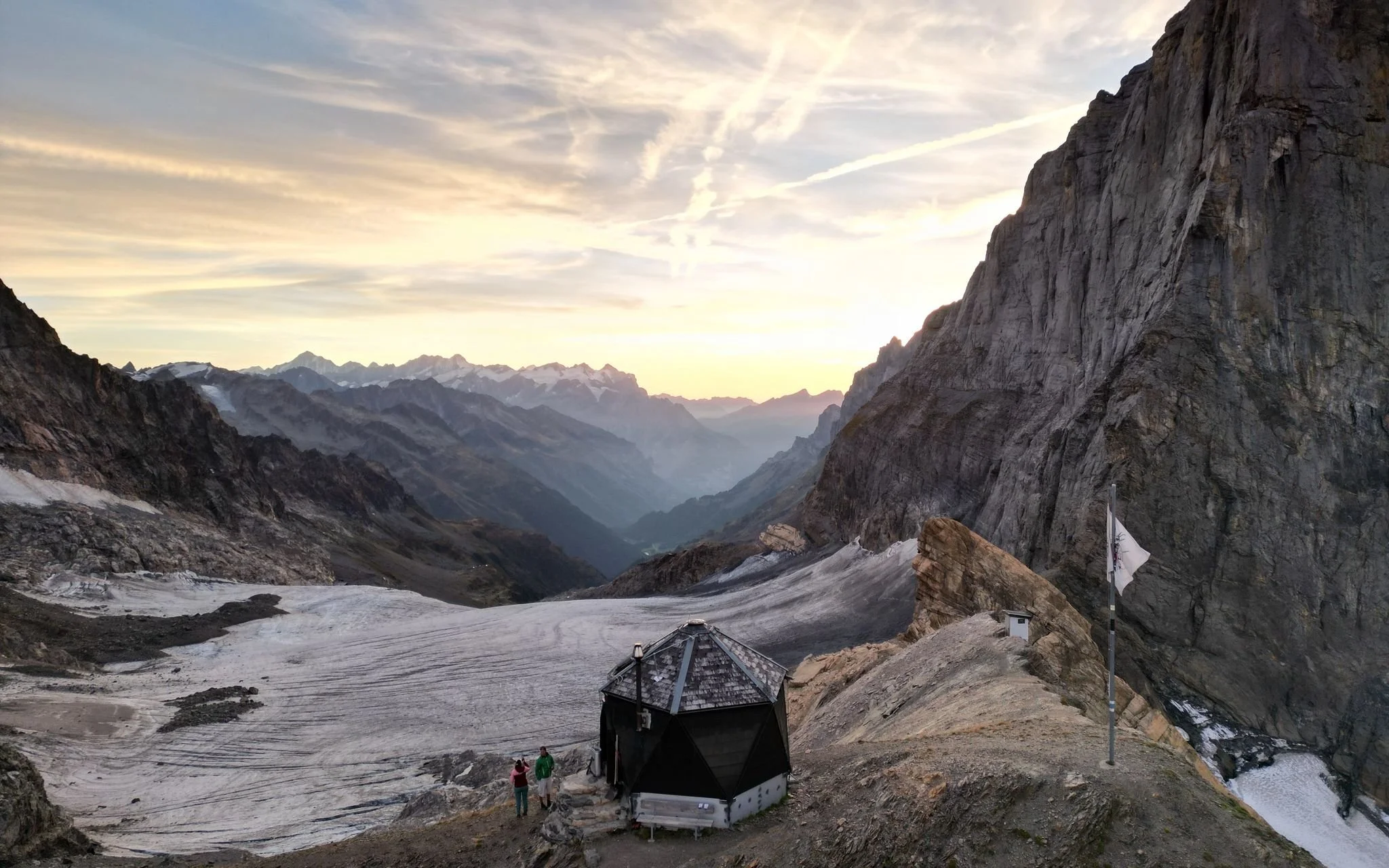 Grassenbiwak SAC – High-Alpine Bivouac &amp; Grassen Summit Base
