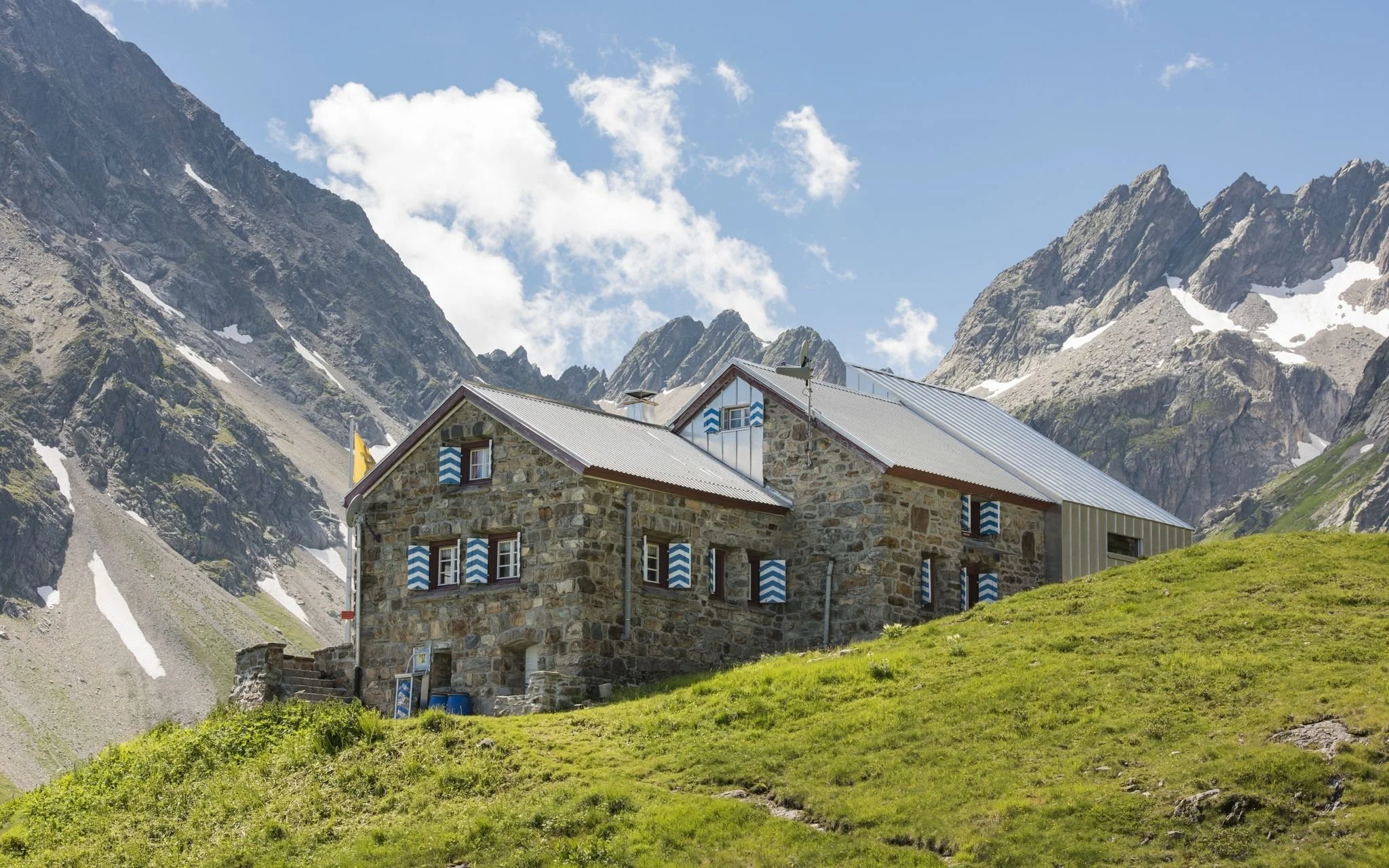 Leutschachhütte SAC – Alpine Hut &amp; Kärpf High-Plateau Base