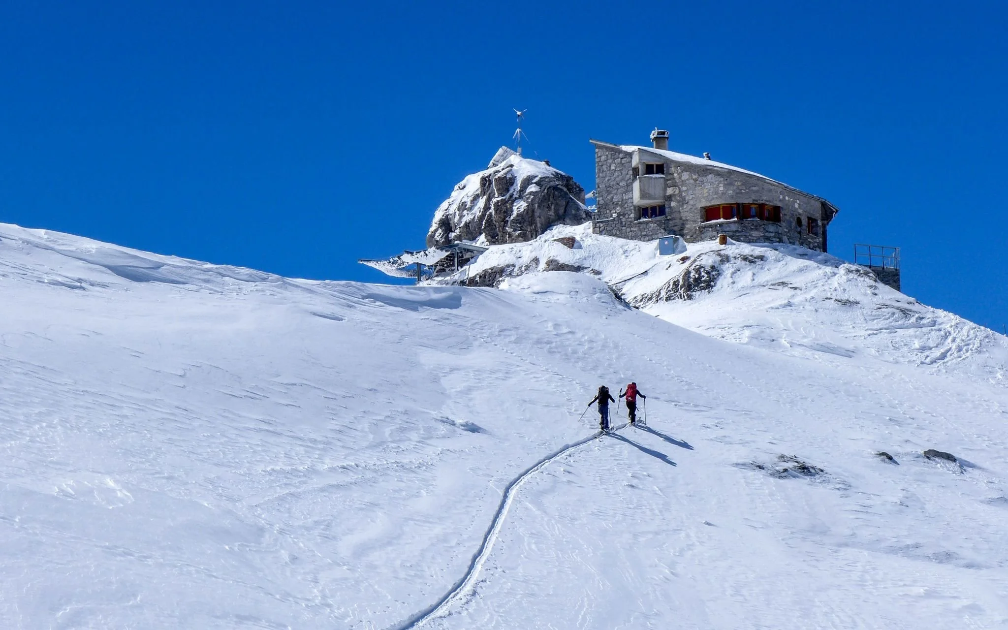 Planurahütte SAC – High-Alpine Hut &amp; Tödi Summit Base